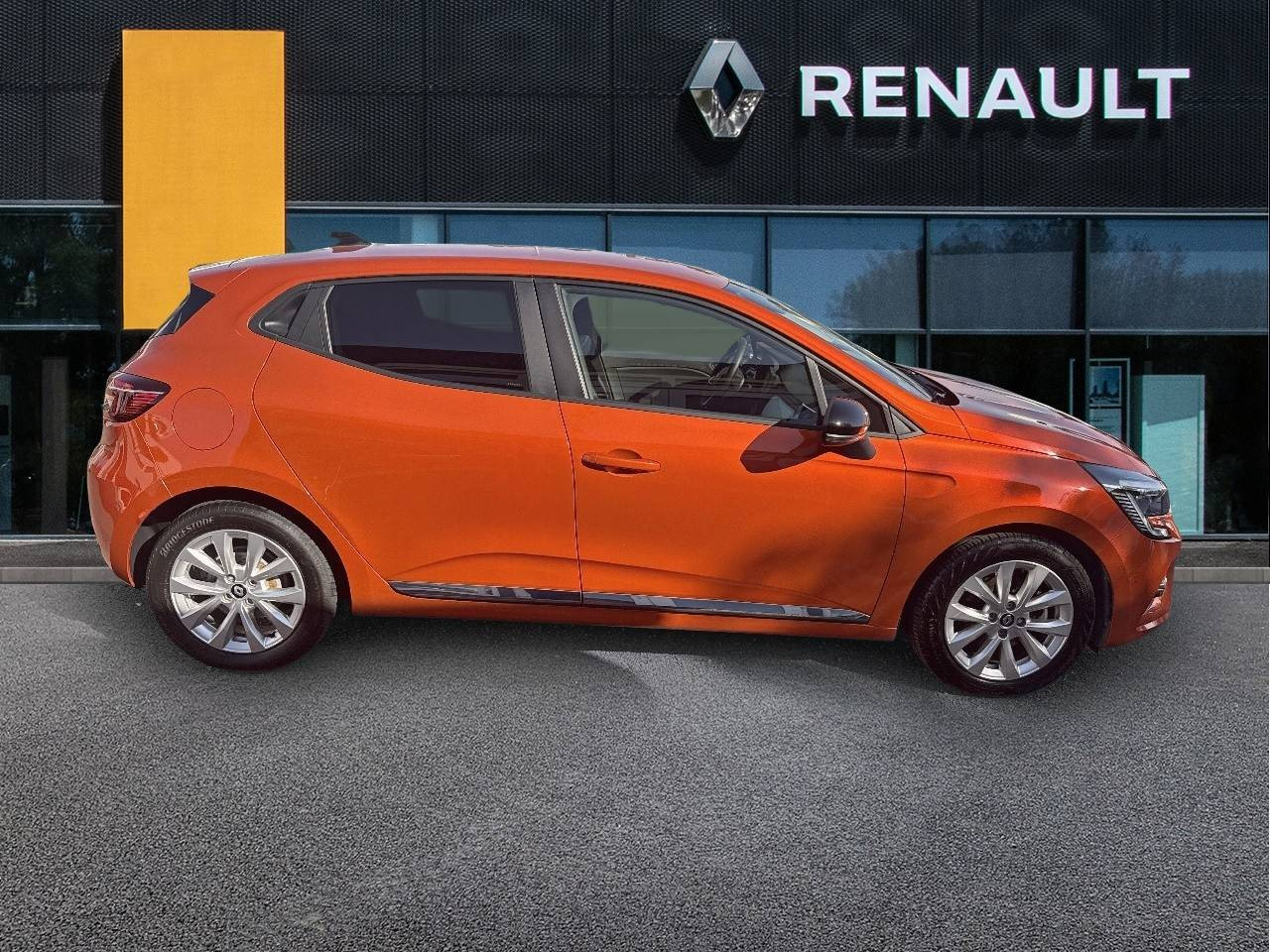 Vente en ligne Renault Clio 5 Clio E-Tech full hybrid 145 au prix de 16 490 €