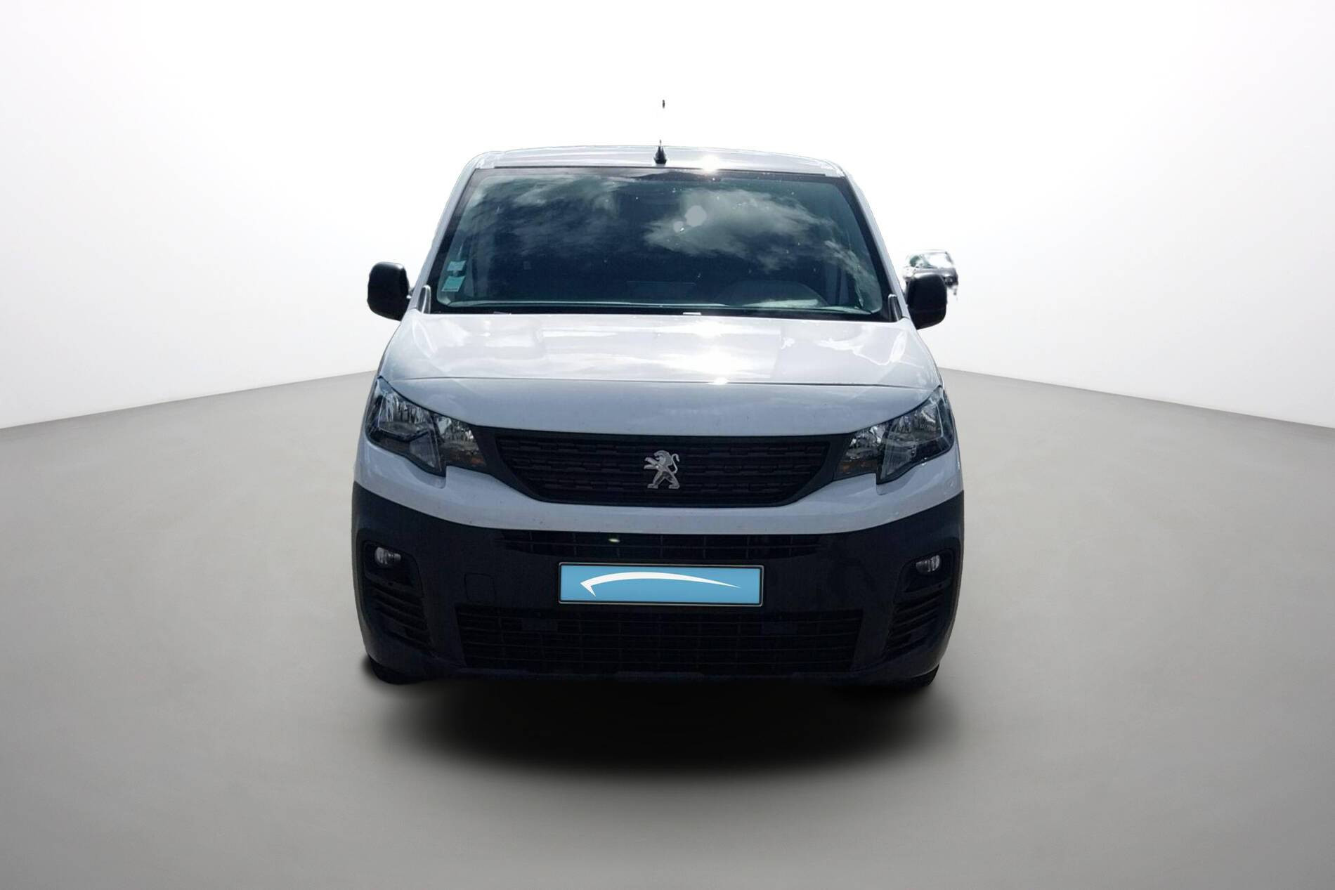 Vente en ligne Peugeot Partner Fourgon  STANDARD 650 KG BLUEHDI 100 S&S BVM5 au prix de 11 990 €