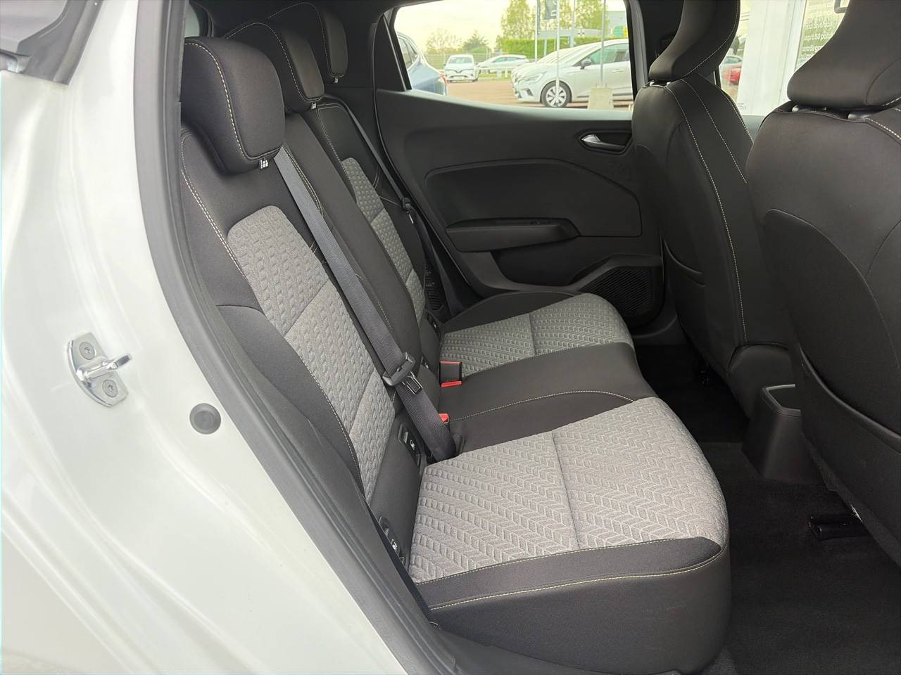 Vente en ligne Renault Clio 5 Clio E-Tech 140 - 21N au prix de 15 490 €