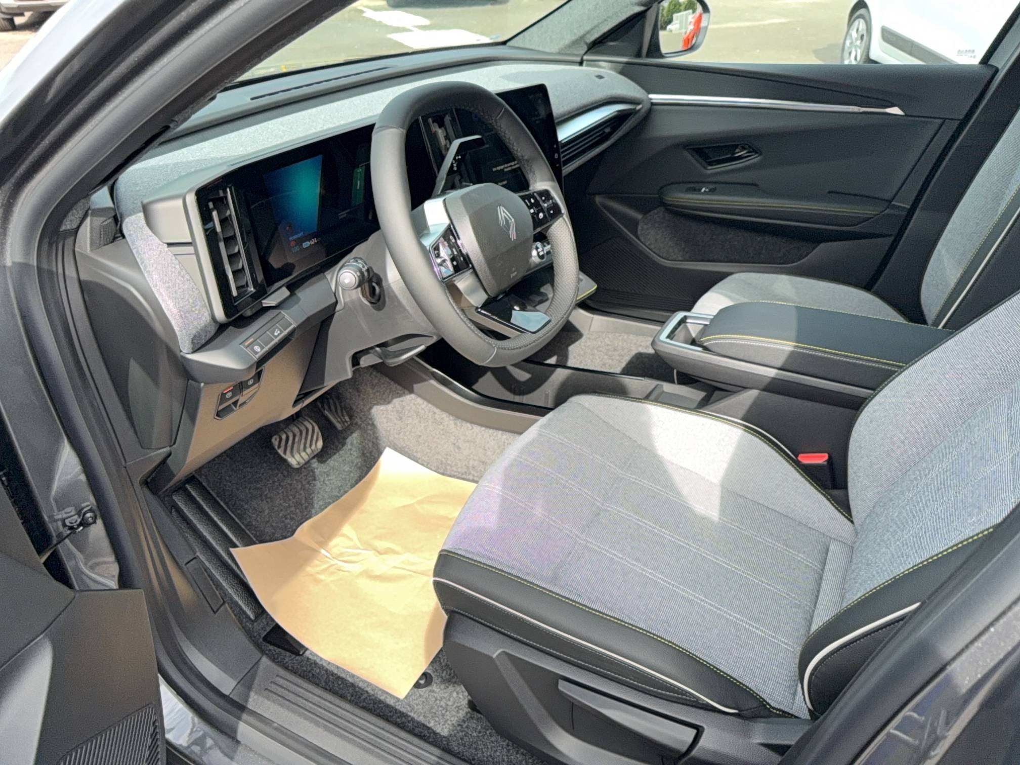 Vente en ligne Renault Scenic E-Tech Scenic E-Tech électrique 220 ch grande autonomie au prix de 46 990 €