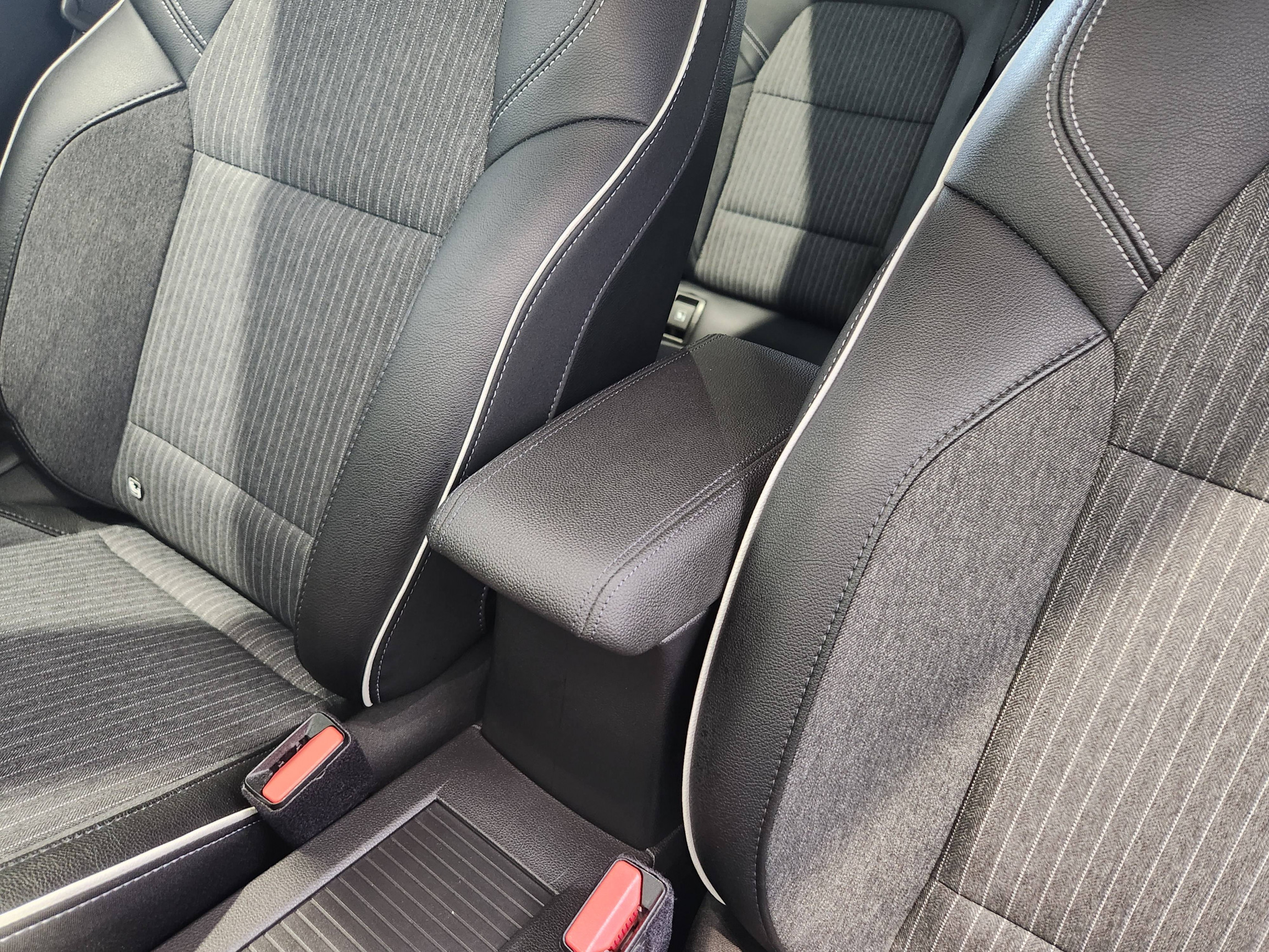 Vente en ligne Renault Clio 5 Clio E-Tech 140 - 21N au prix de 16 390 €