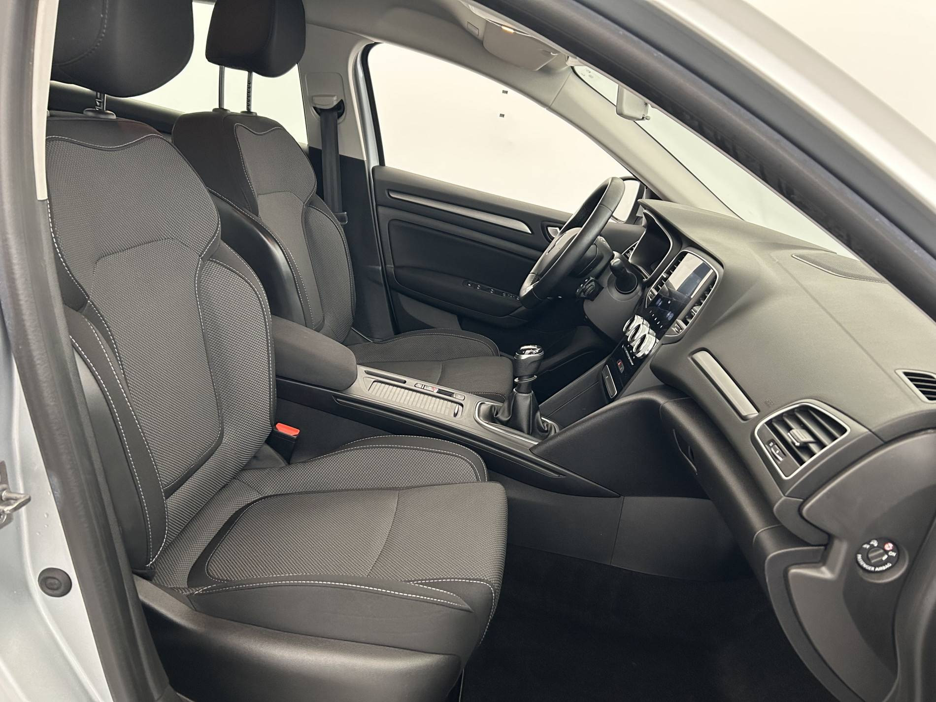 Vente en ligne Renault Megane 4 Estate  Blue dCi 115 au prix de 14 990 €