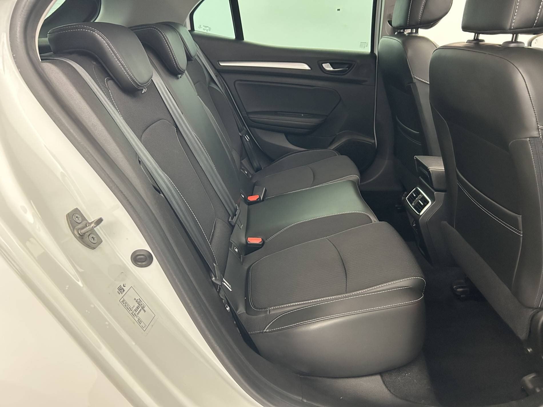 Vente en ligne Renault Megane 4  TCe 140 EDC au prix de 20 697 €