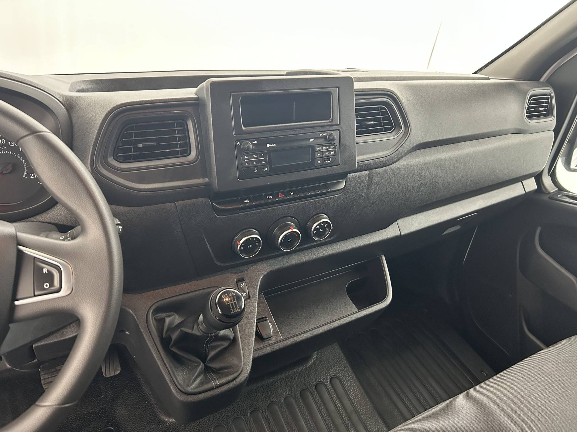 Vente en ligne Renault Master Fourgon MASTER FGN TRAC F3500 L3H3 BLUE DCI 135 au prix de 32 390 €