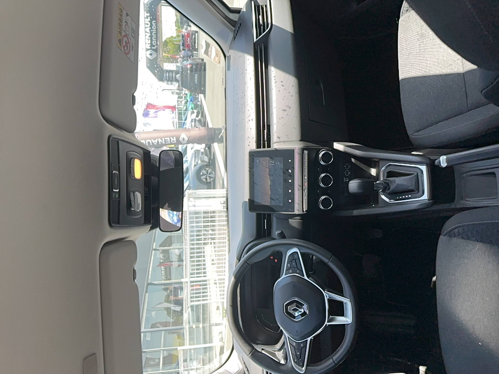 Vente en ligne Renault Clio 5 Clio E-Tech full hybrid 145 au prix de 15 790 €