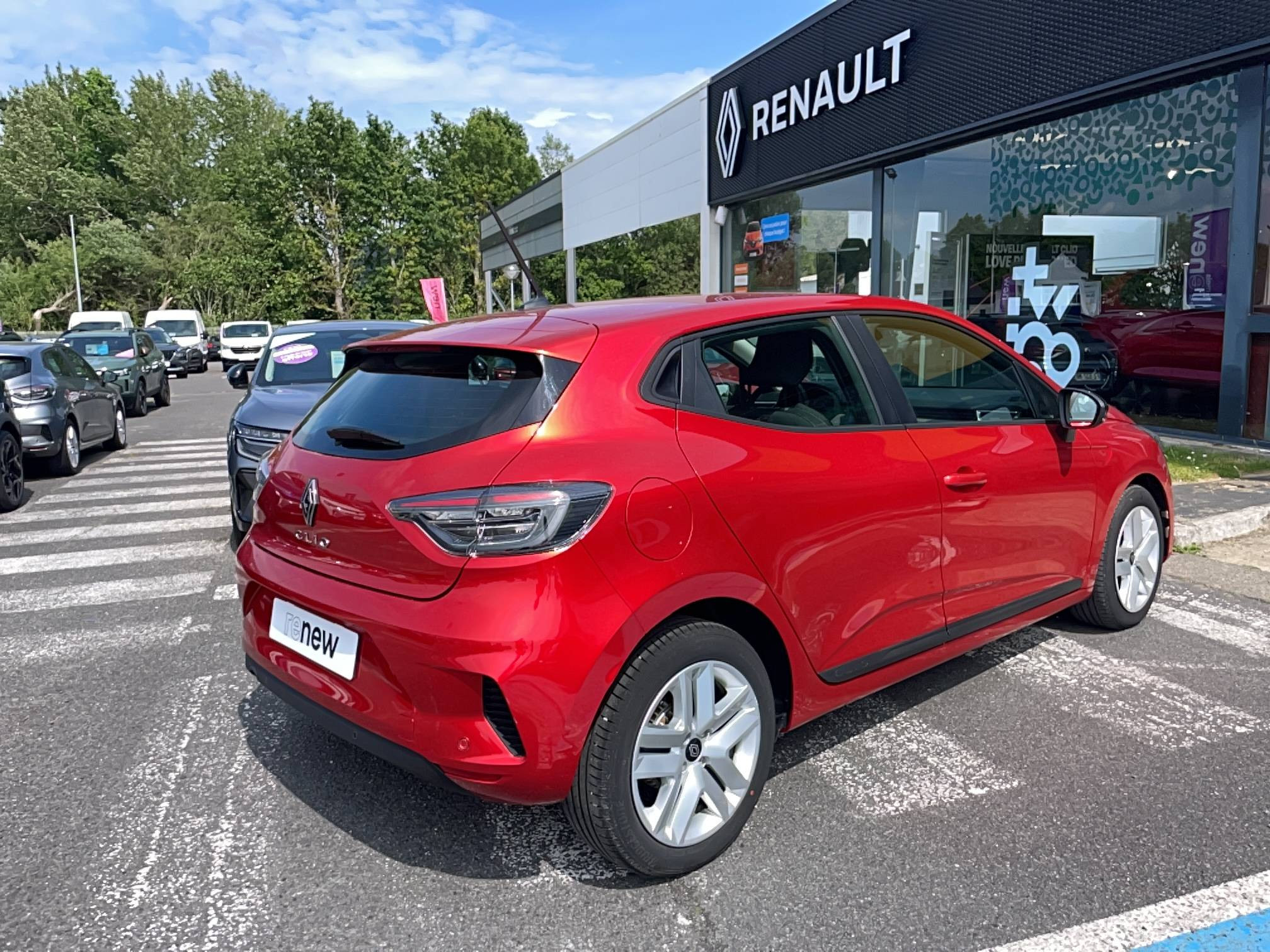 Vente en ligne Renault Clio 5 Clio TCe 90 au prix de 15 990 €
