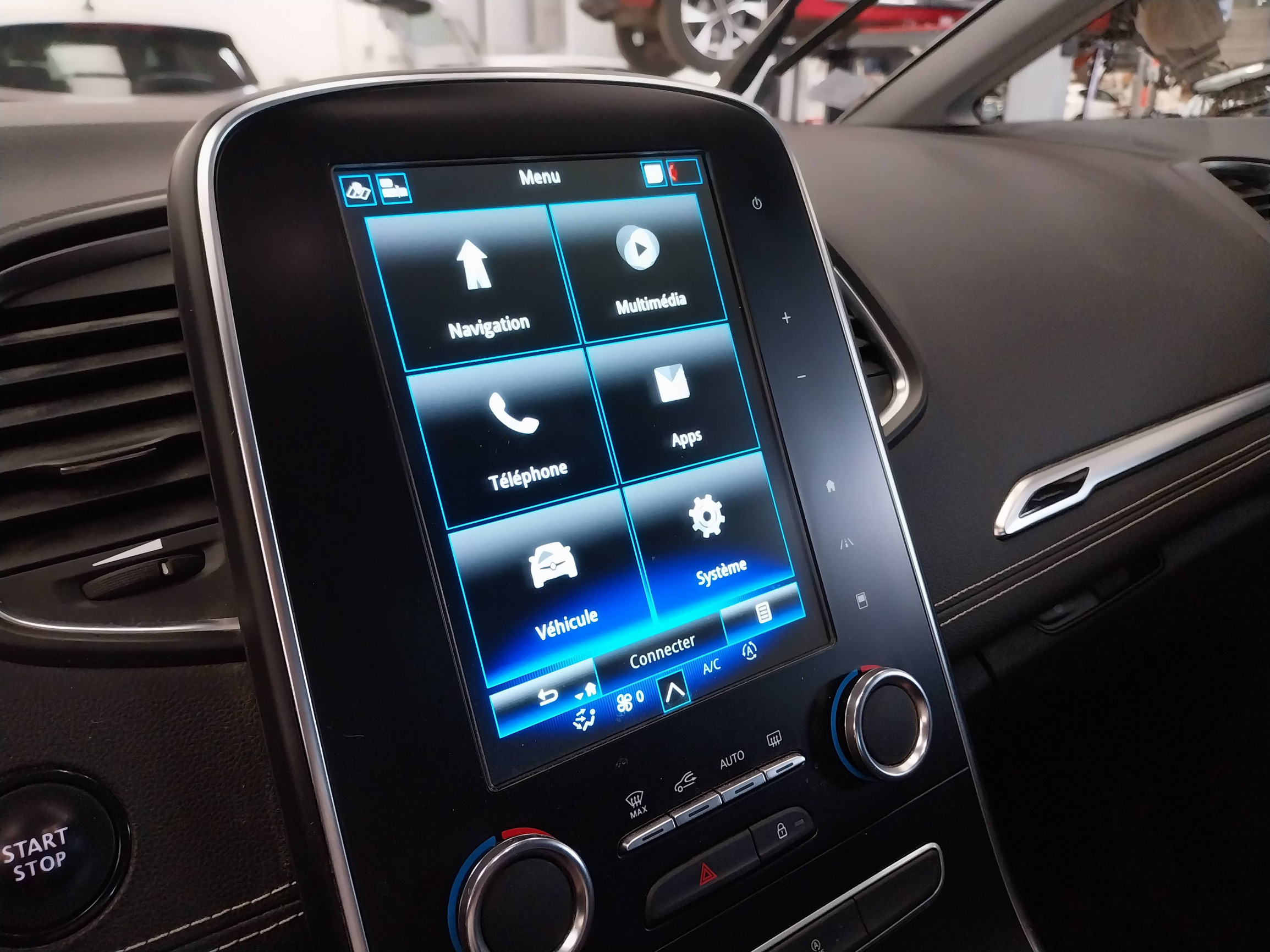 Vente en ligne Renault Scenic 4 Scenic Blue dCi 150 au prix de 14 990 €