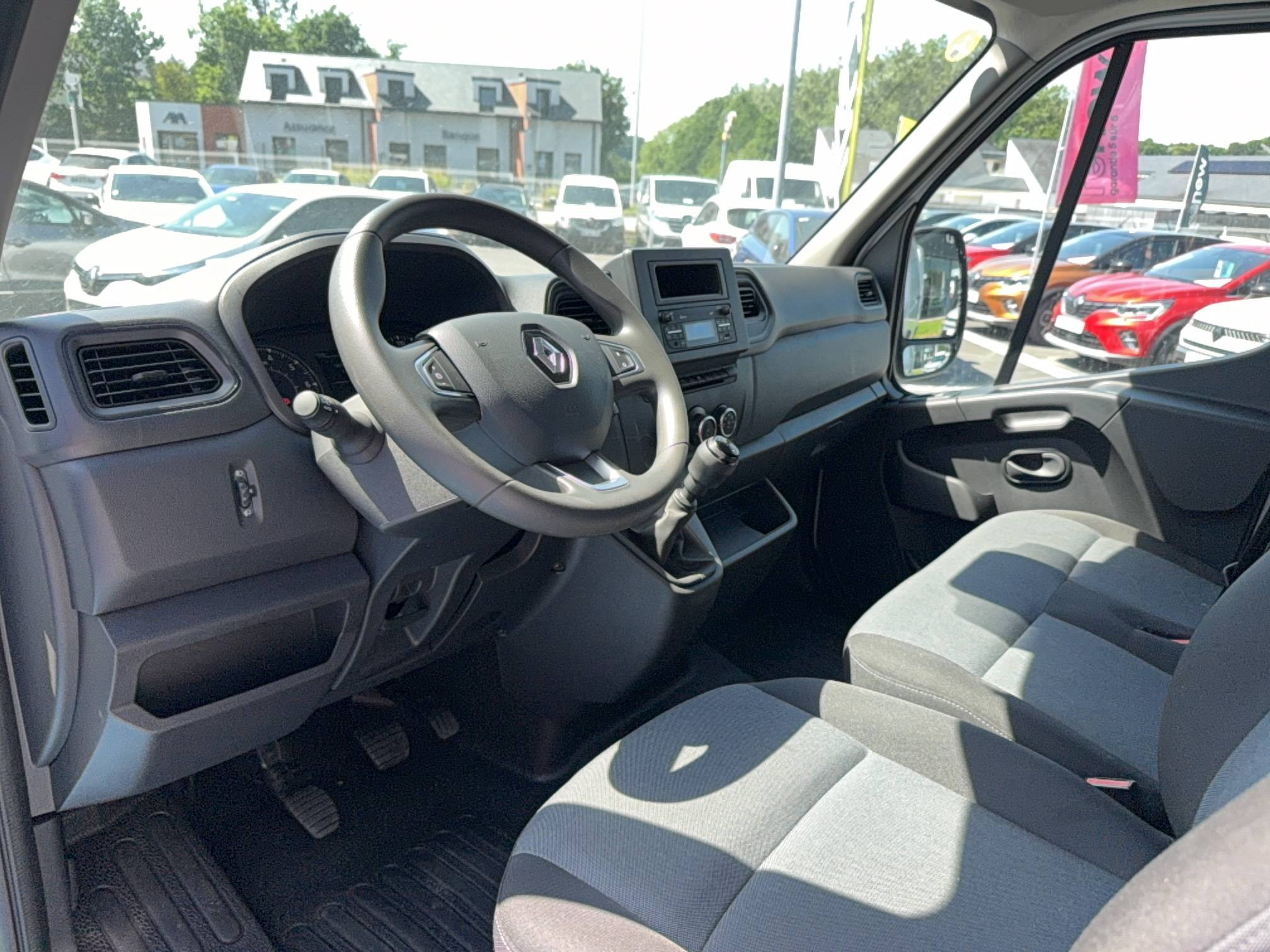 Vente en ligne Renault Master Fourgon MASTER FGN TRAC F3500 L2H2 BLUE DCI 135 au prix de 26 790 €