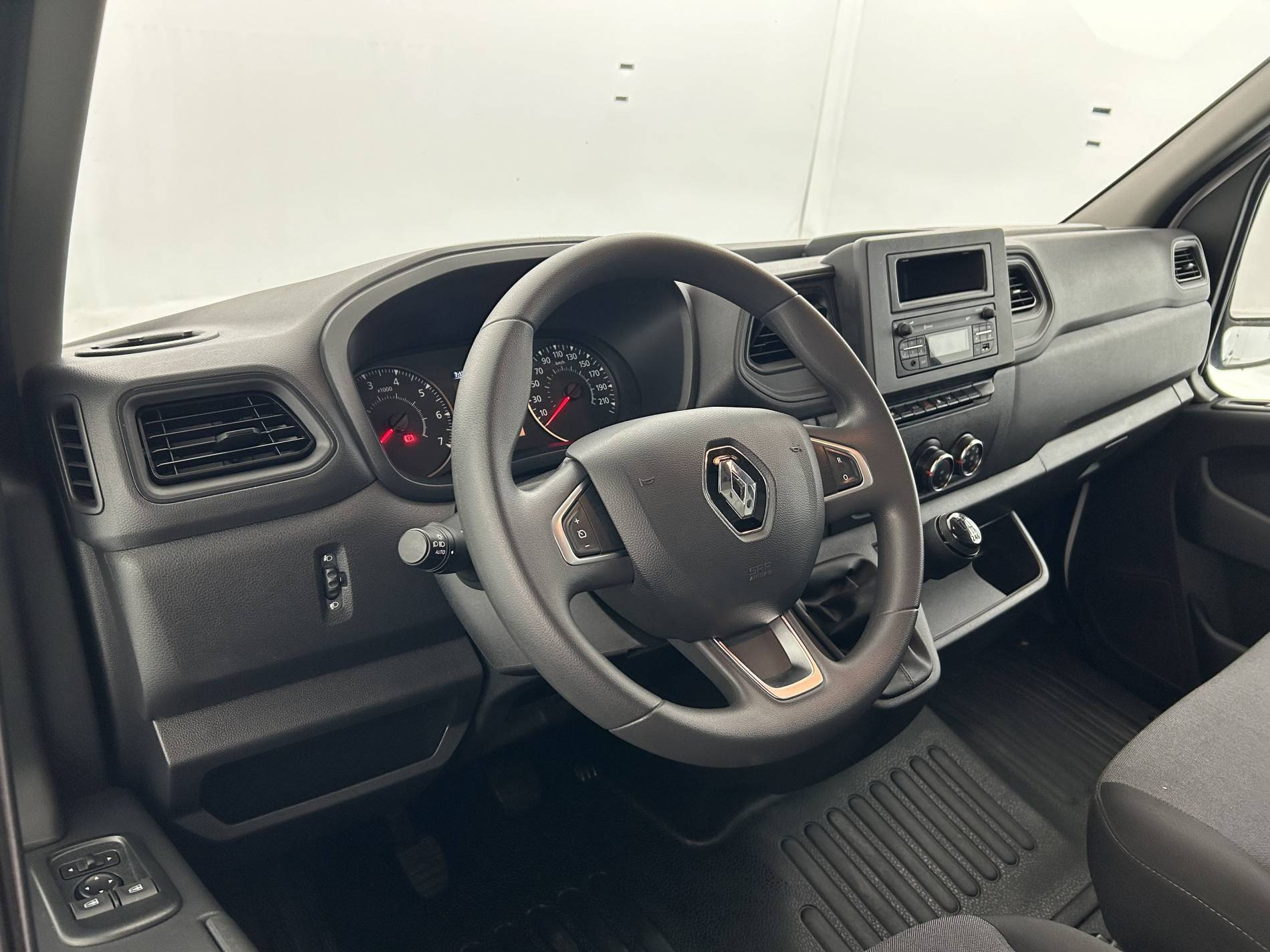 Vente en ligne Renault Master Fourgon MASTER FGN TRAC F3500 L2H2 BLUE DCI 135 au prix de 26 990 €