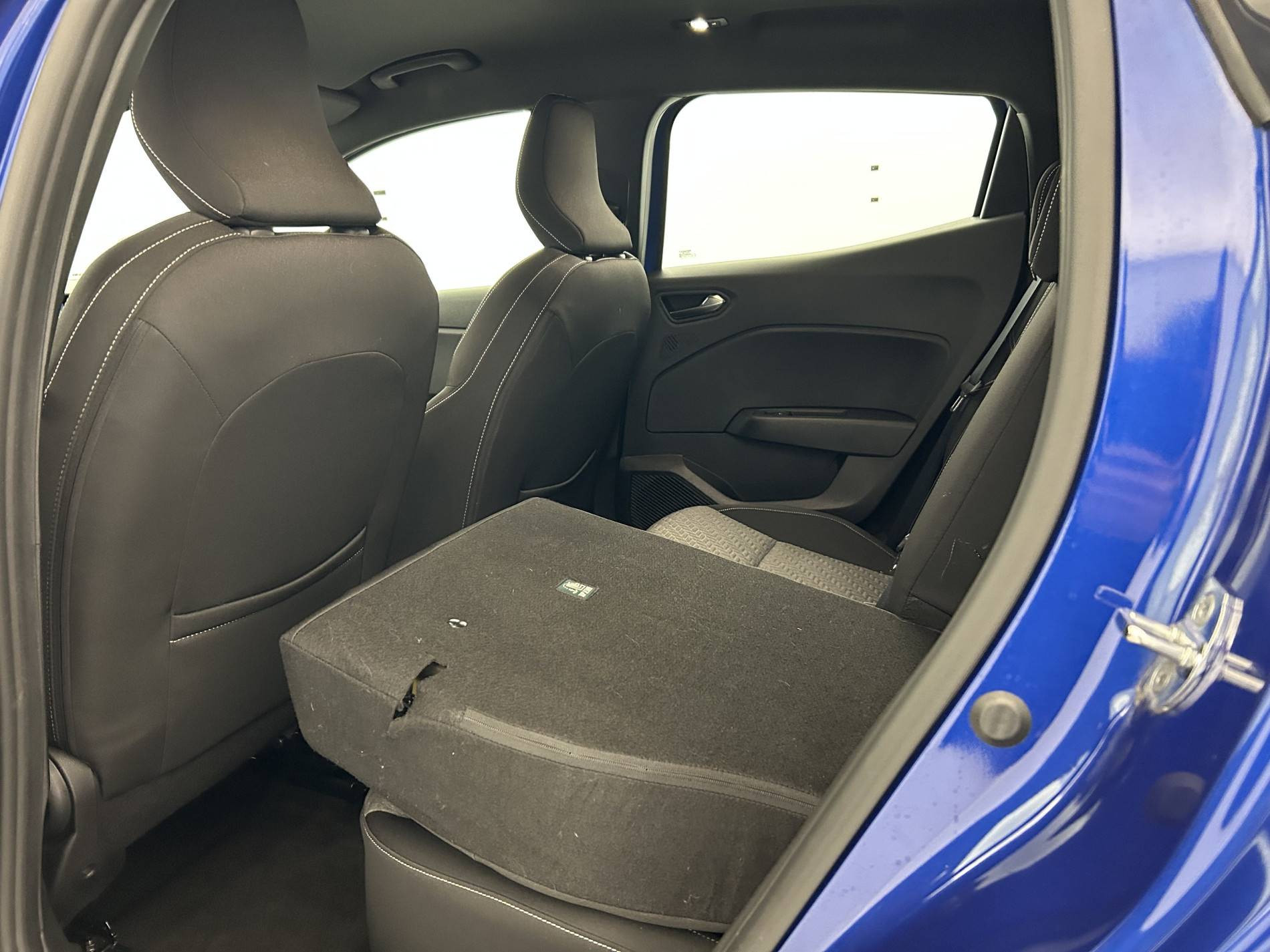 Vente en ligne Renault Clio 5 Clio E-Tech 140 - 21N au prix de 14 990 €