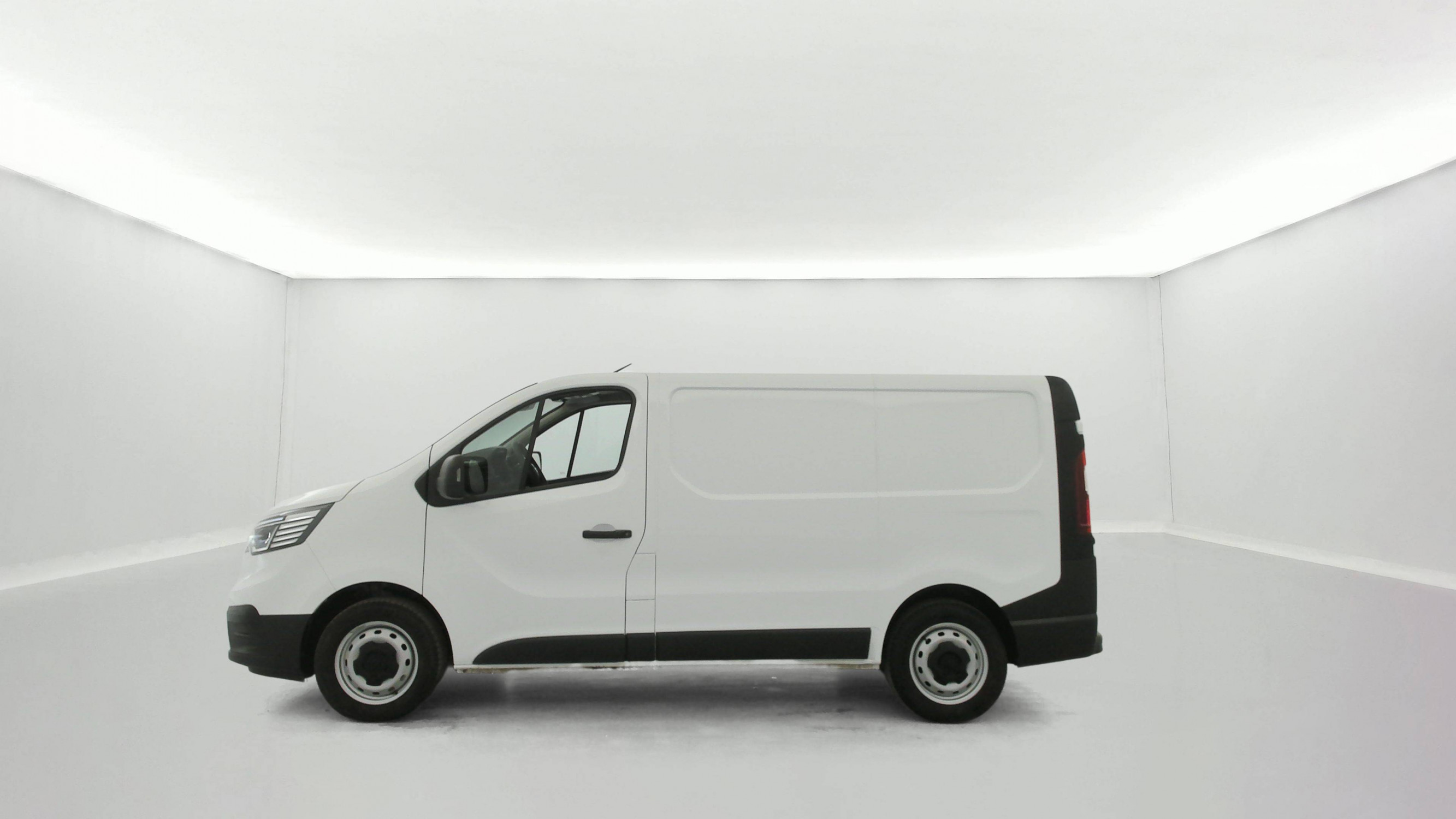 Vente en ligne Renault Trafic 3 Fourgon TRAFIC FG BLUE DCI 130 L1H1 3T GSR2 au prix de 25 390 €