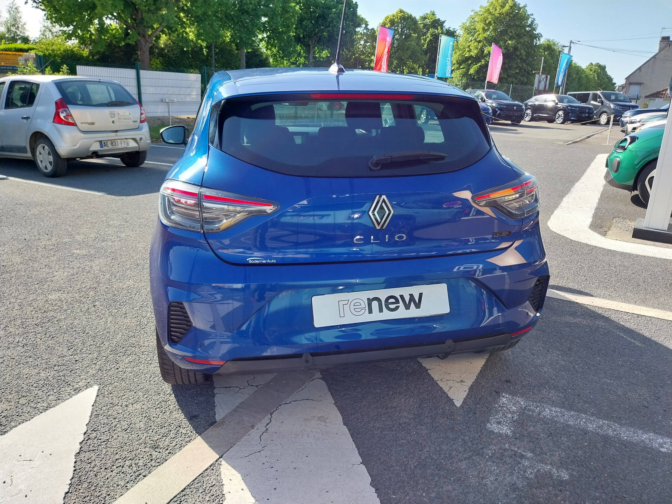 Vente en ligne Renault Clio 5 Clio E-Tech full hybrid 145 ch GSR2 au prix de 18 990 €