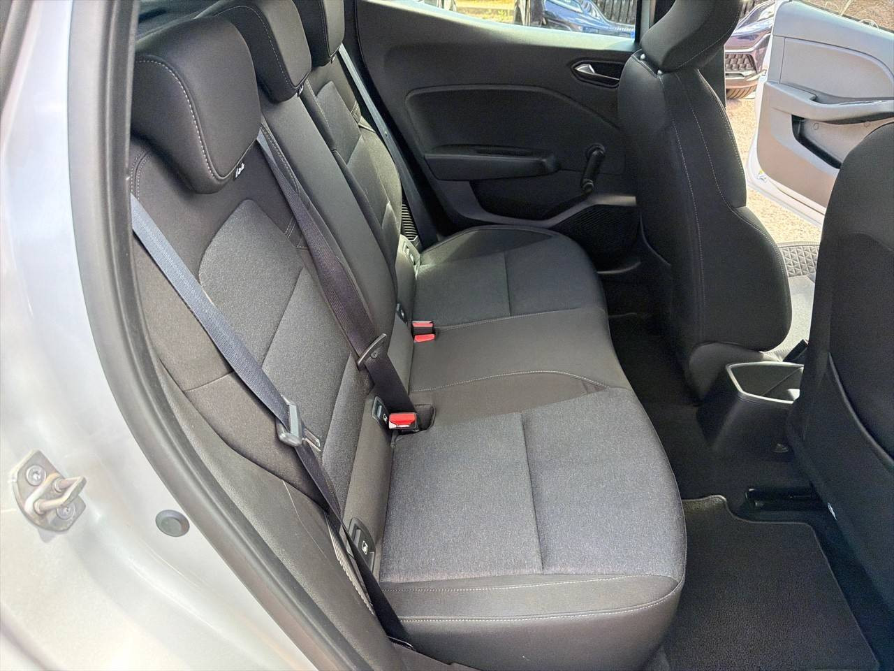 Vente en ligne Renault Clio 5 Clio E-Tech full hybrid 145 au prix de 16 990 €