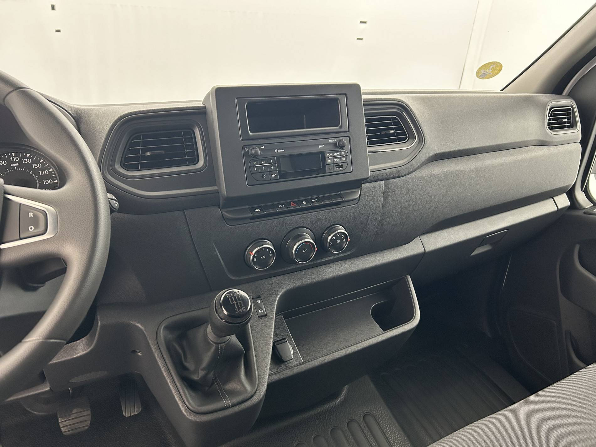 Vente en ligne Renault Master Fourgon MASTER FGN TRAC F3500 L2H2 BLUE DCI 135 au prix de 27 990 €