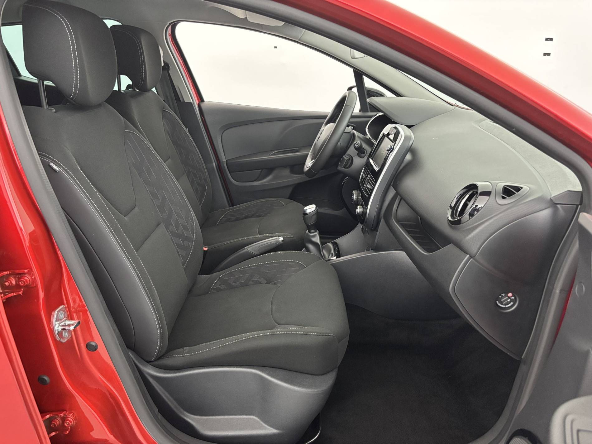 Vente en ligne Renault Clio 4 Clio TCe 90 E6C au prix de 11 790 €
