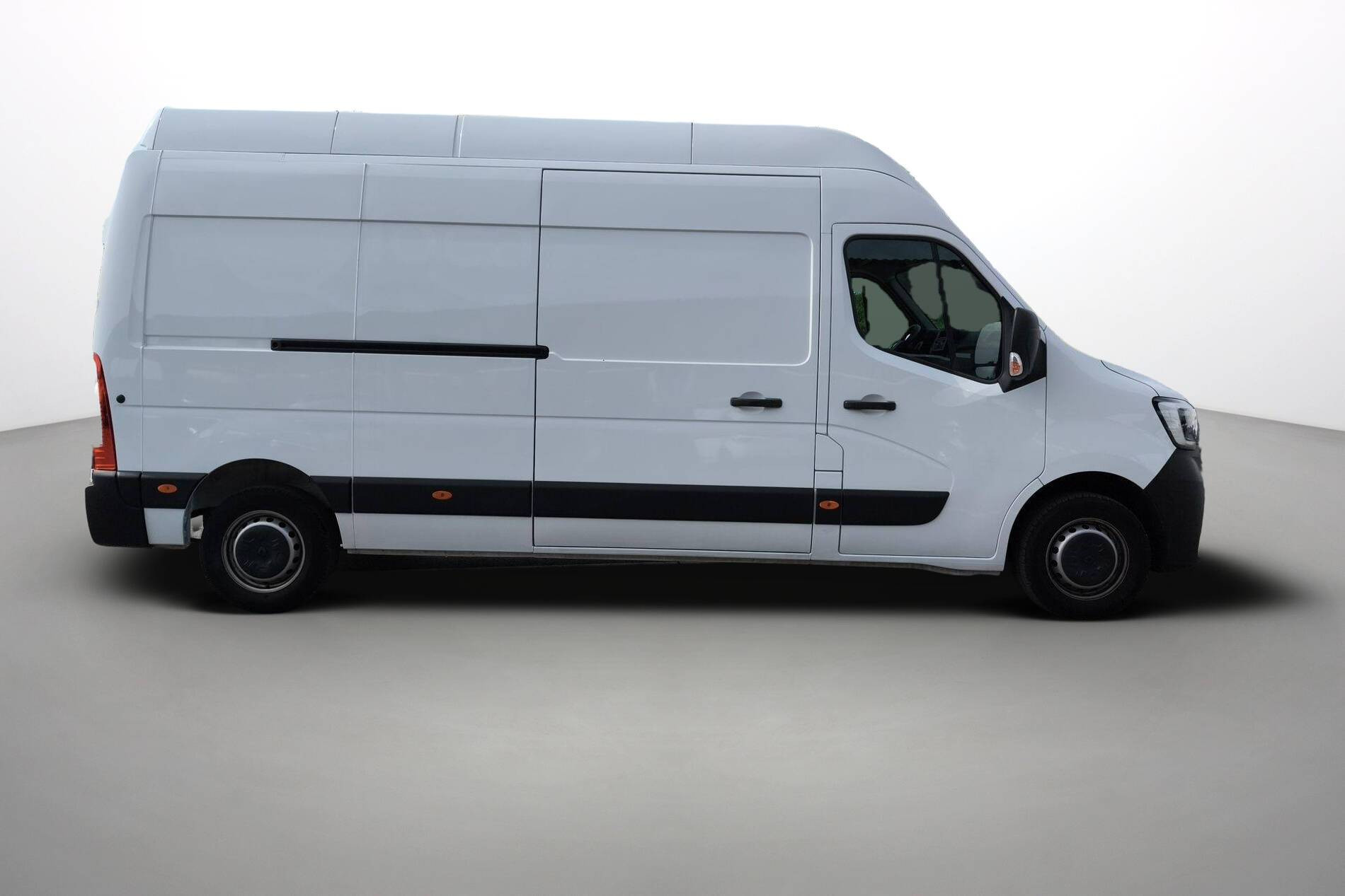 Vente en ligne Renault Master Fourgon MASTER FGN TRAC F3500 L3H3 BLUE DCI 135 au prix de 28 990 €