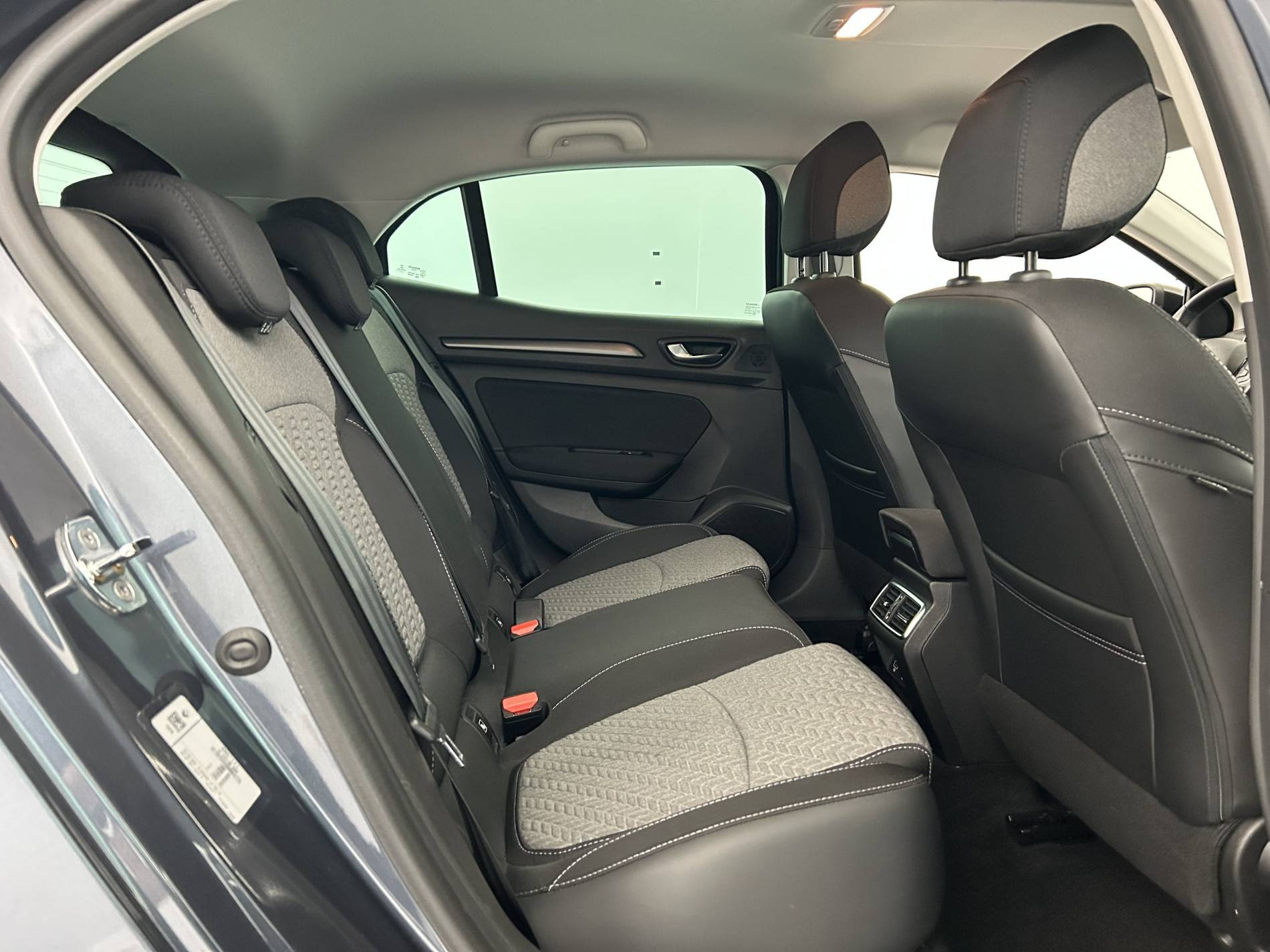 Vente en ligne Renault Megane 4 Mégane IV Berline Blue dCi 115 - 21N au prix de 16 990 €