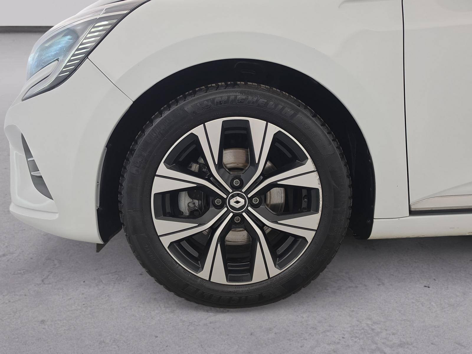 Vente en ligne Renault Clio 5 Clio E-Tech full hybrid 145 au prix de 13 791 €
