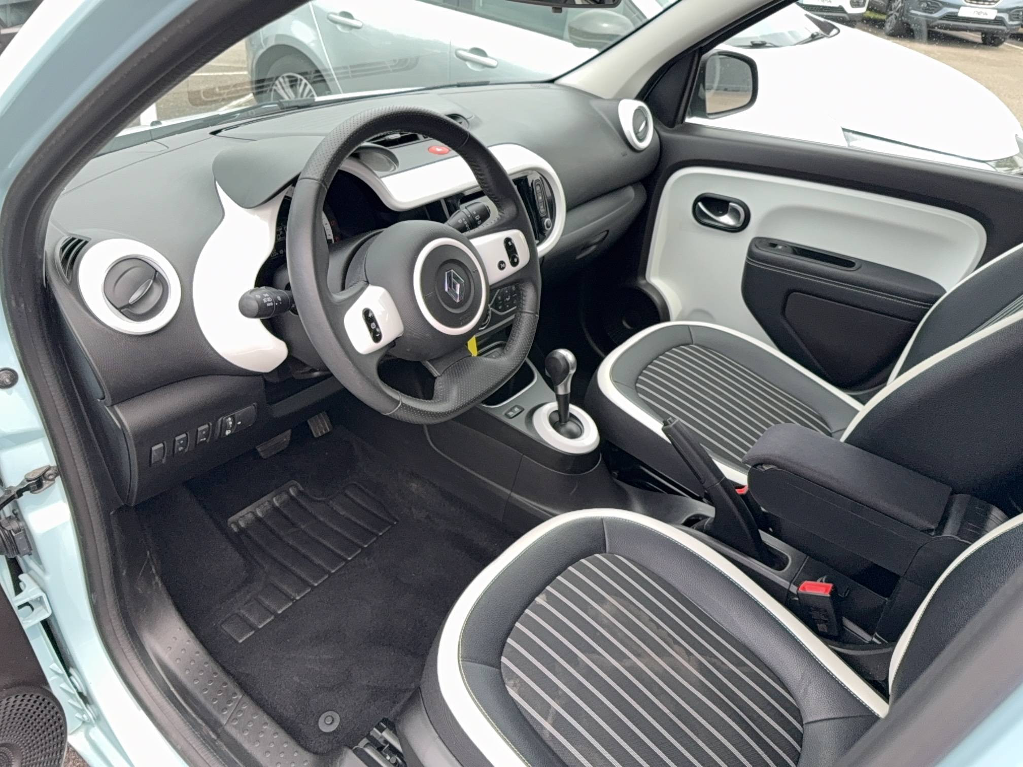 Vente en ligne Renault Twingo Electrique Twingo III E-Tech au prix de 12 490 €