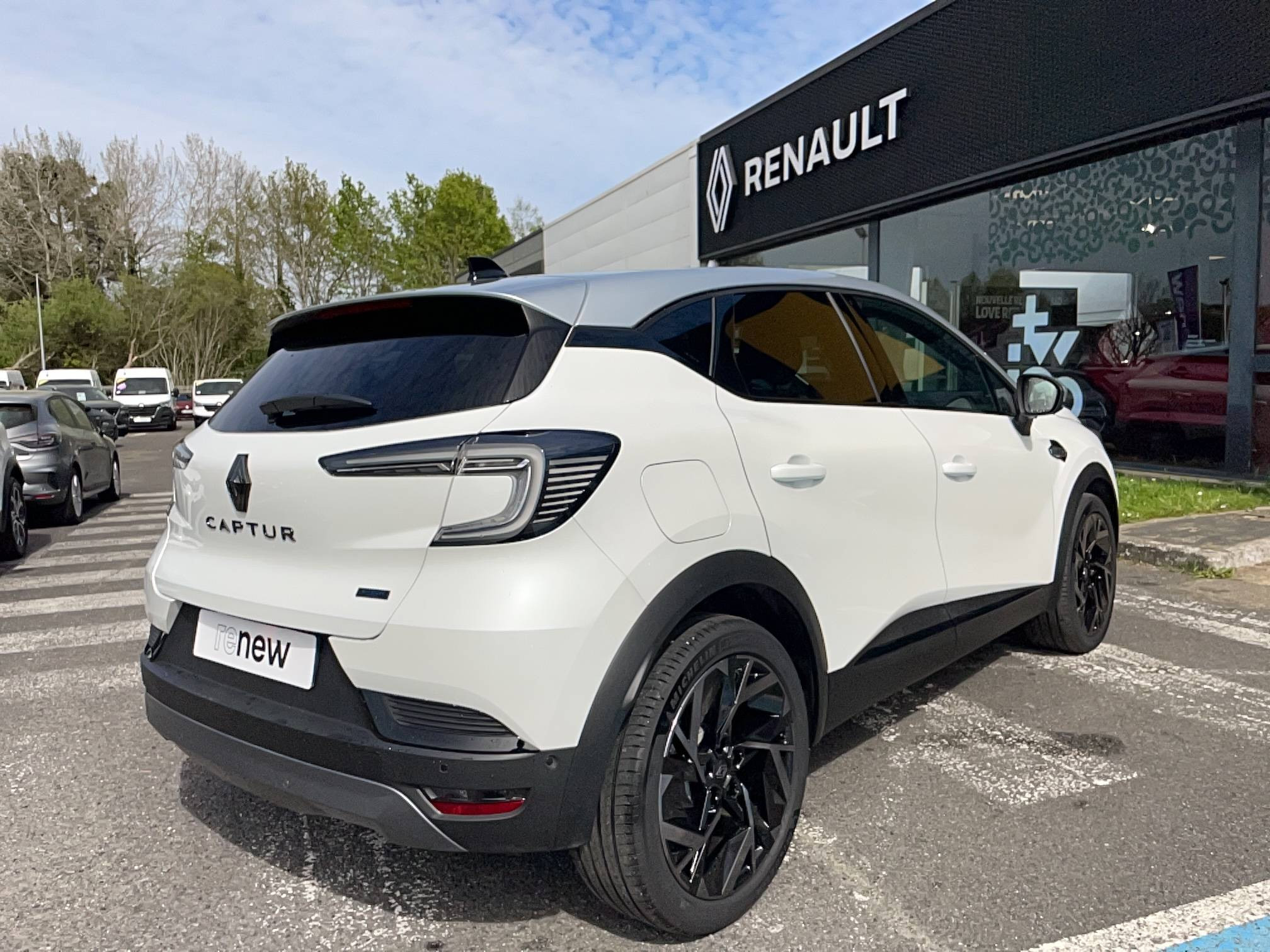 Vente en ligne Renault Captur  E-Tech full hybrid 145 ch au prix de 28 690 €