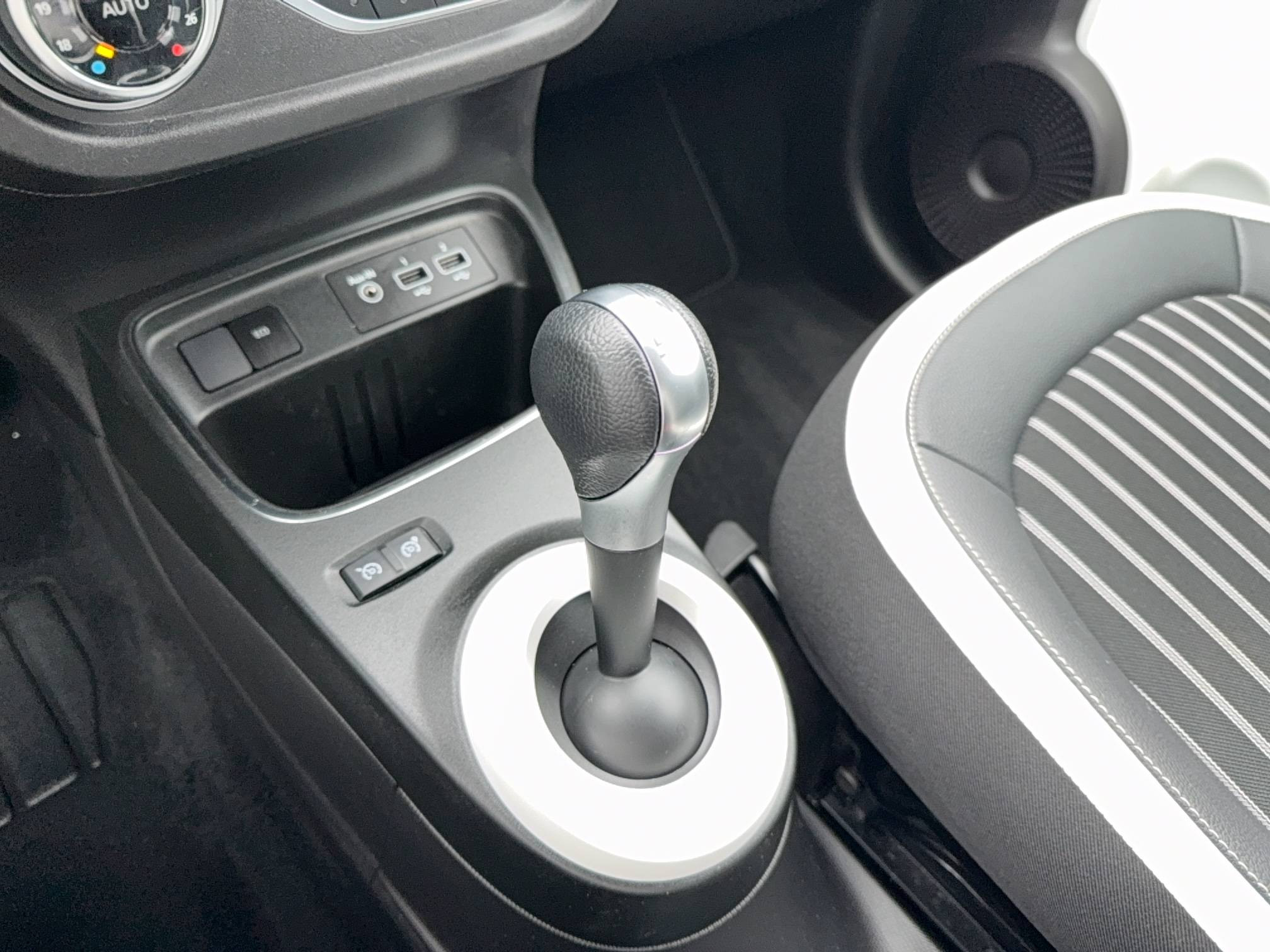 Vente en ligne Renault Twingo Electrique Twingo III E-Tech au prix de 12 490 €