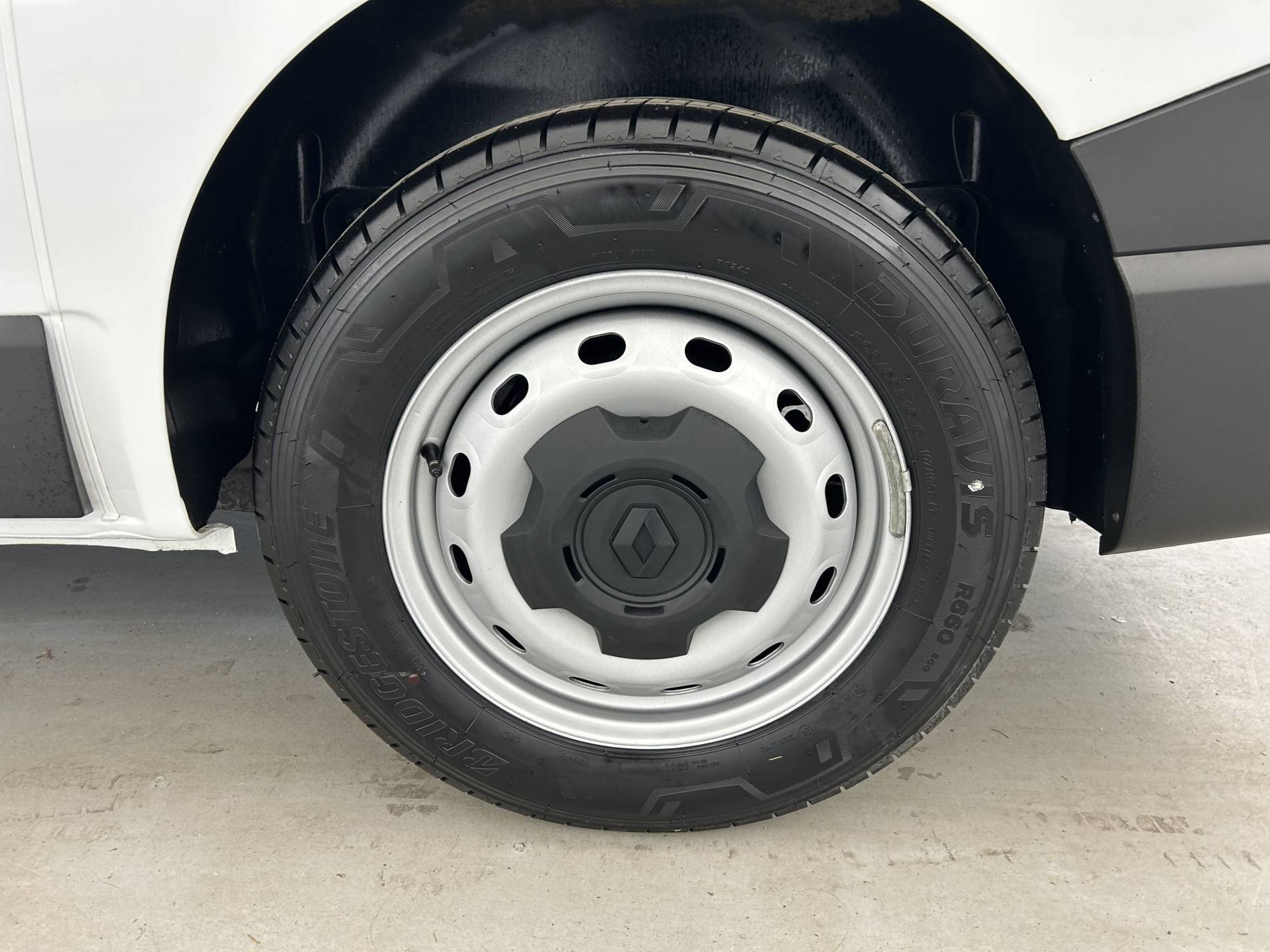 Vente en ligne Renault Trafic 3 Fourgon TRAFIC FG BLUE DCI 130 L1H1 3T GSR2 au prix de 24 990 €