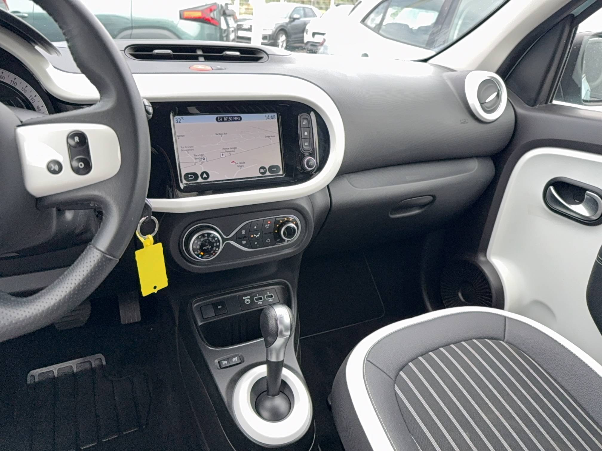 Vente en ligne Renault Twingo Electrique Twingo III E-Tech au prix de 12 490 €