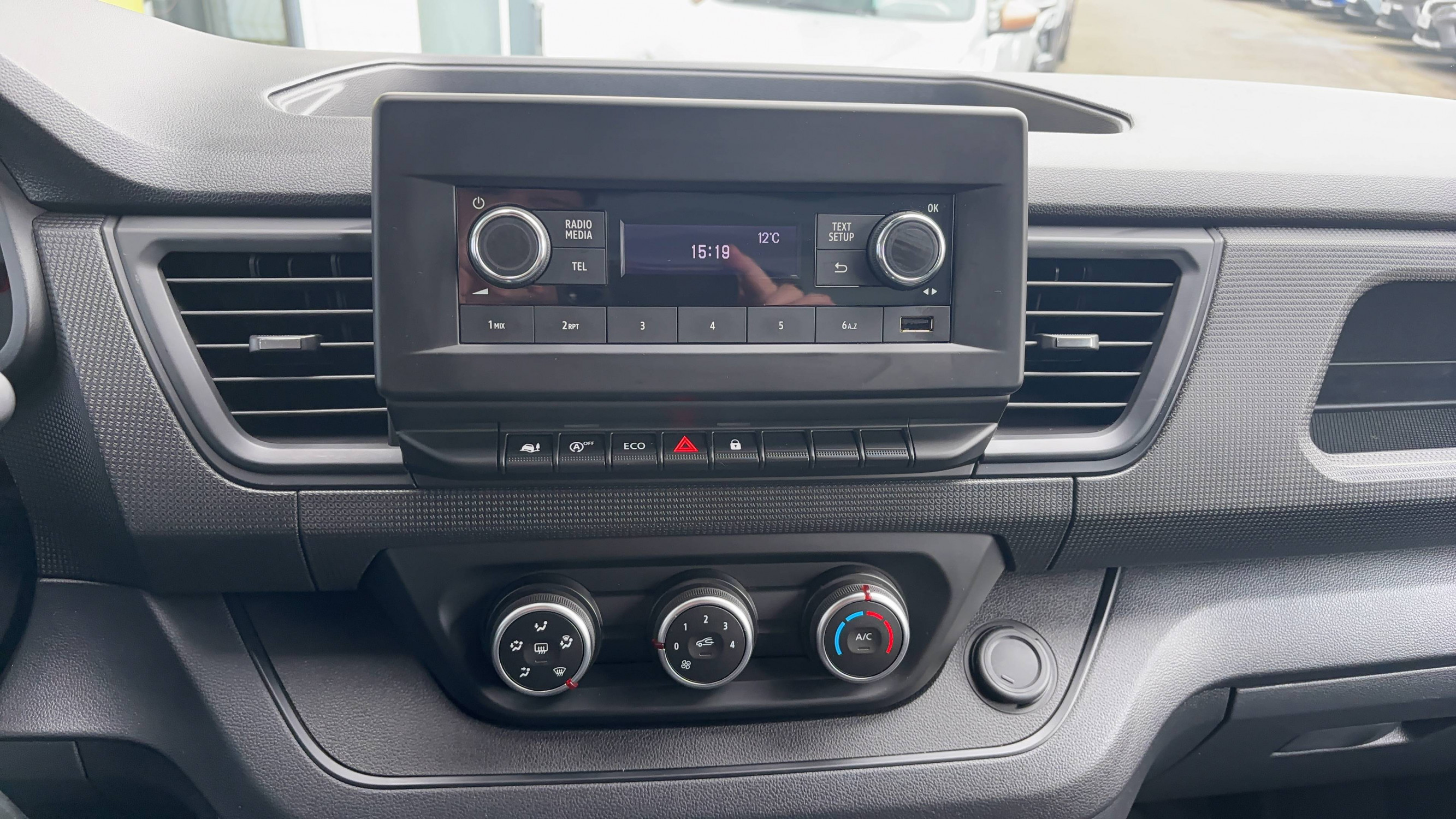 Vente en ligne Renault Trafic 3 Fourgon TRAFIC FGN L1H1 3000 KG BLUE DCI 130 au prix de 25 990 €