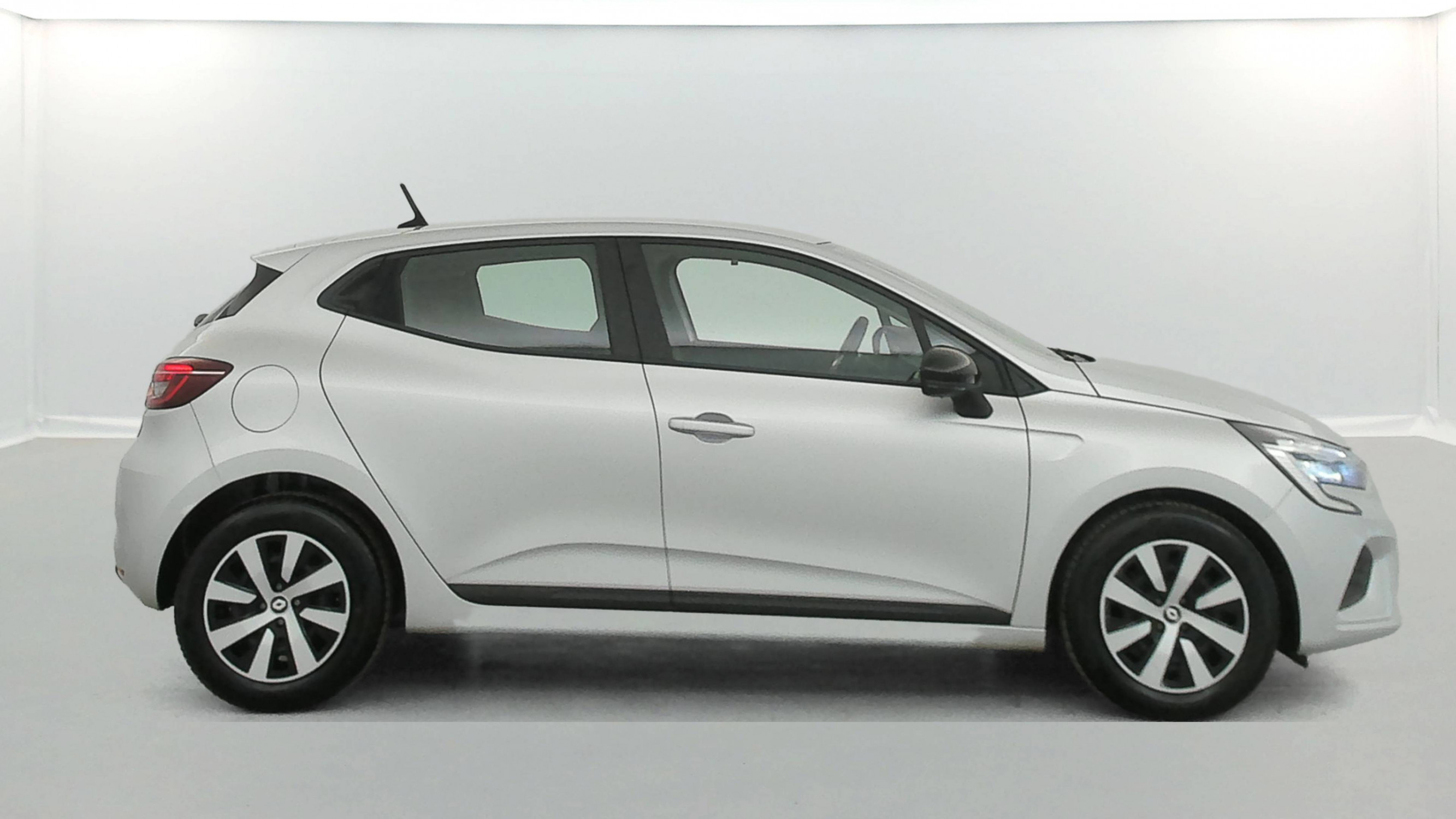 Vente en ligne Renault Clio 5 Clio TCe 90 au prix de 13 790 €