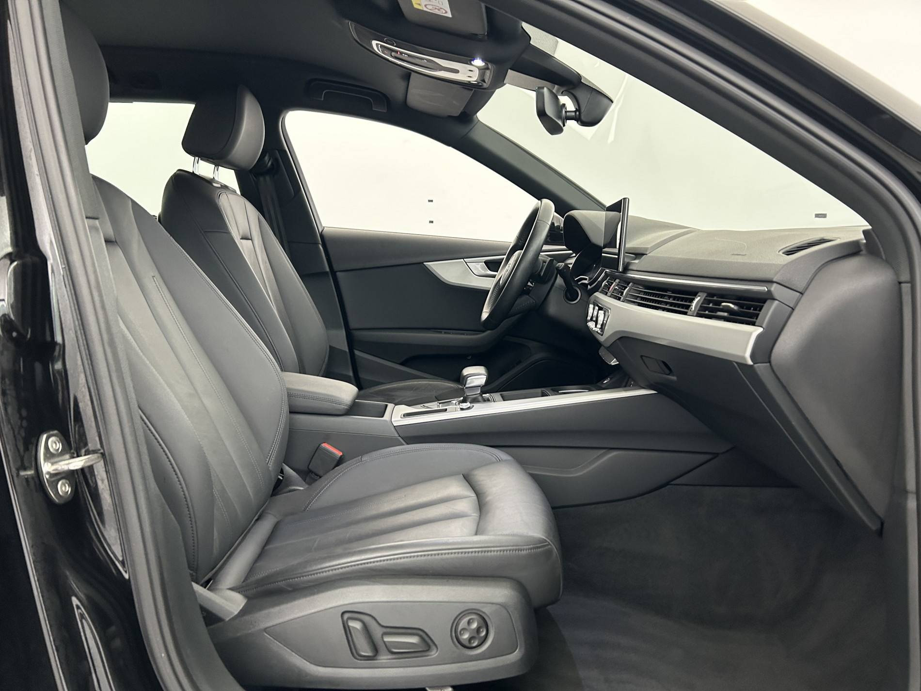 Vente en ligne Audi A4 Avant  35 TDI 163 S tronic 7 au prix de 28 790 €