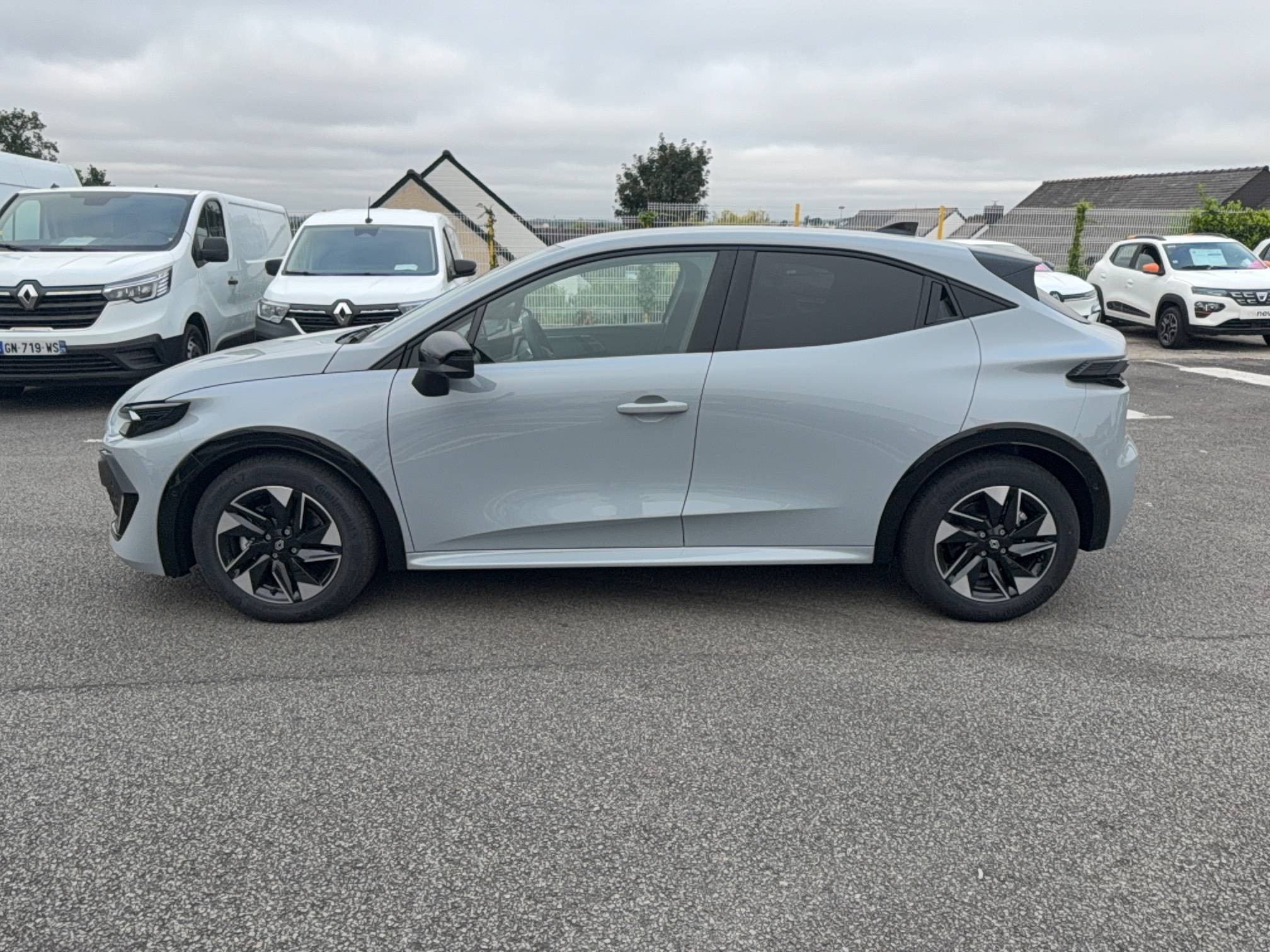Vente en ligne Renault Clio 6 Clio E-Tech full hybrid 160 ch au prix de 25 990 €
