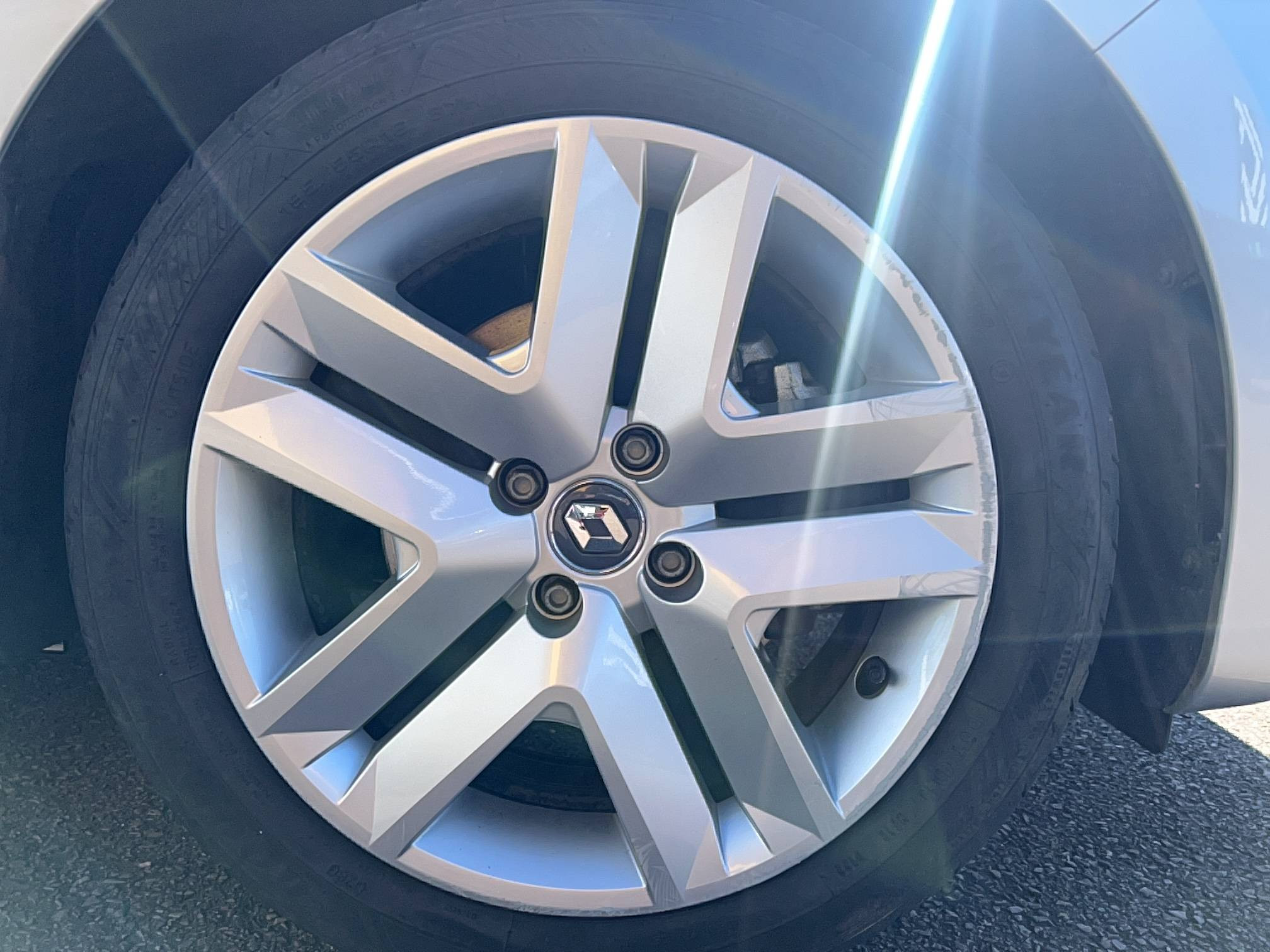 Vente en ligne Renault Clio 5 Clio E-Tech 140 - 21N au prix de 17 491 €