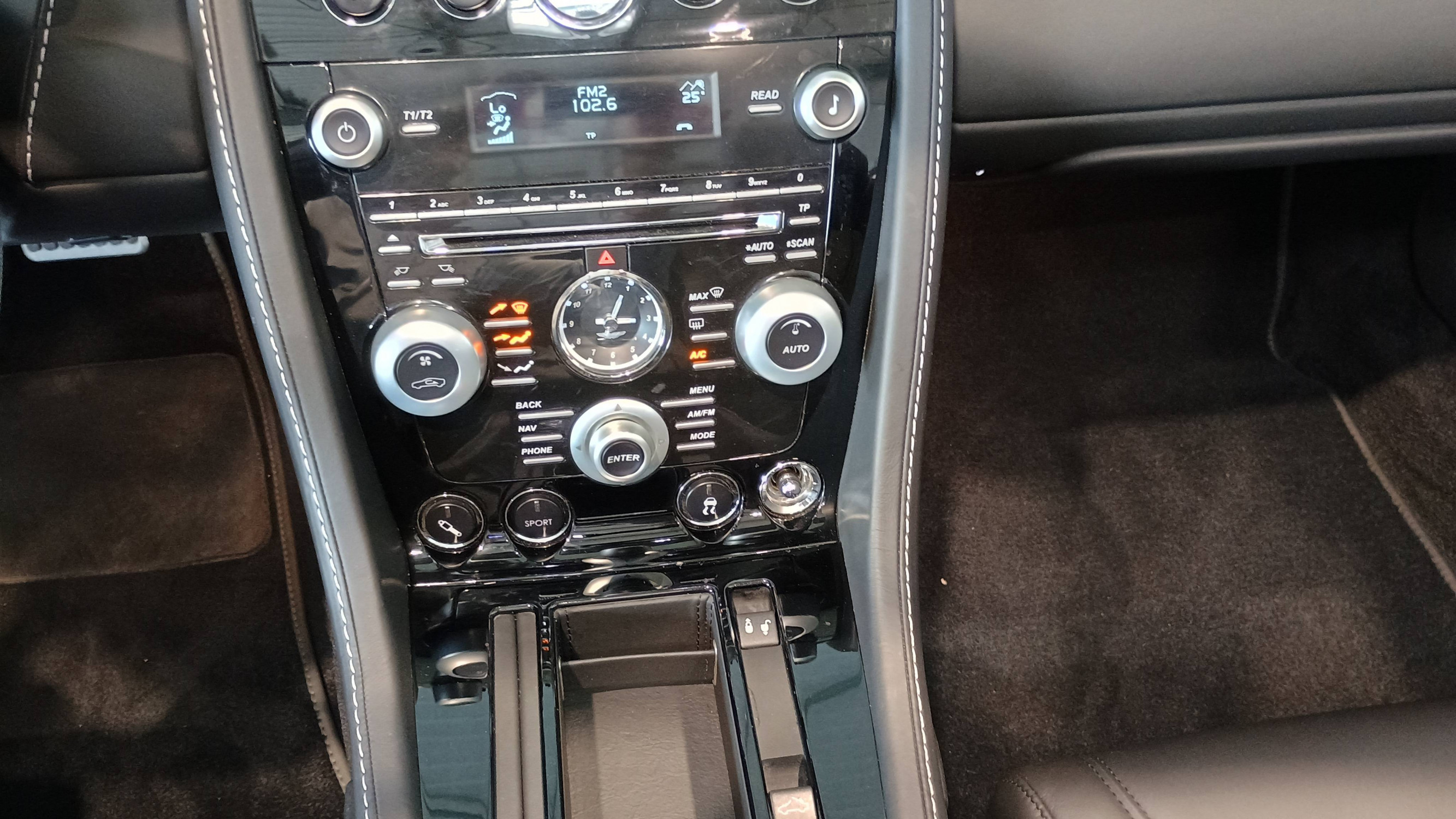 Vente en ligne Aston Martin DBS DBS au prix de 119 990 €