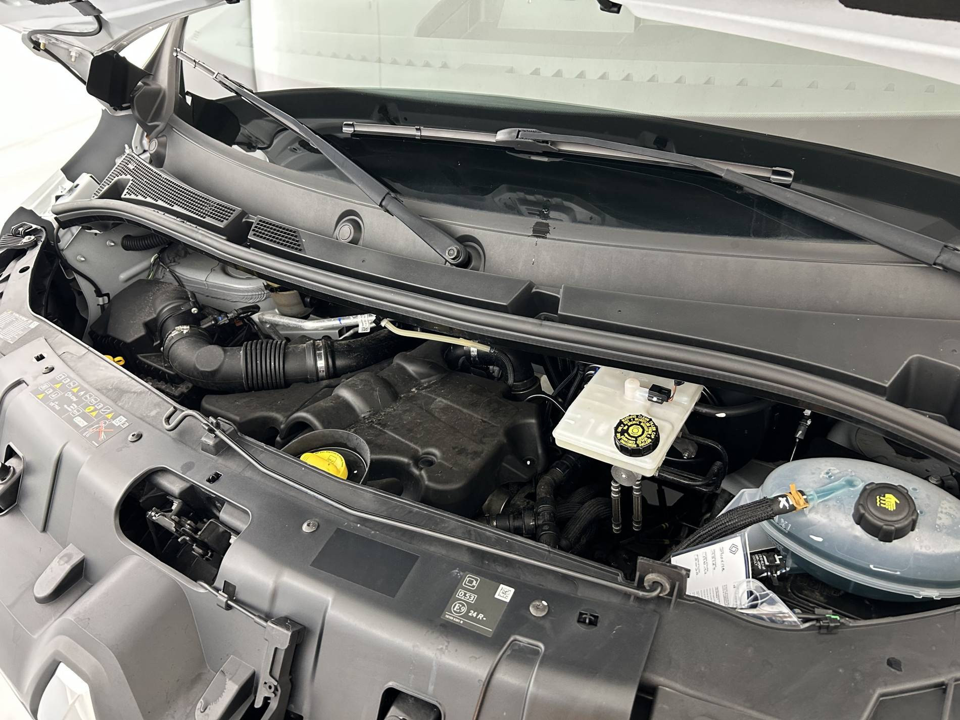 Vente en ligne Renault Master Fourgon MASTER FGN TRAC F3500 L2H2 BLUE DCI 135 au prix de 26 280 €