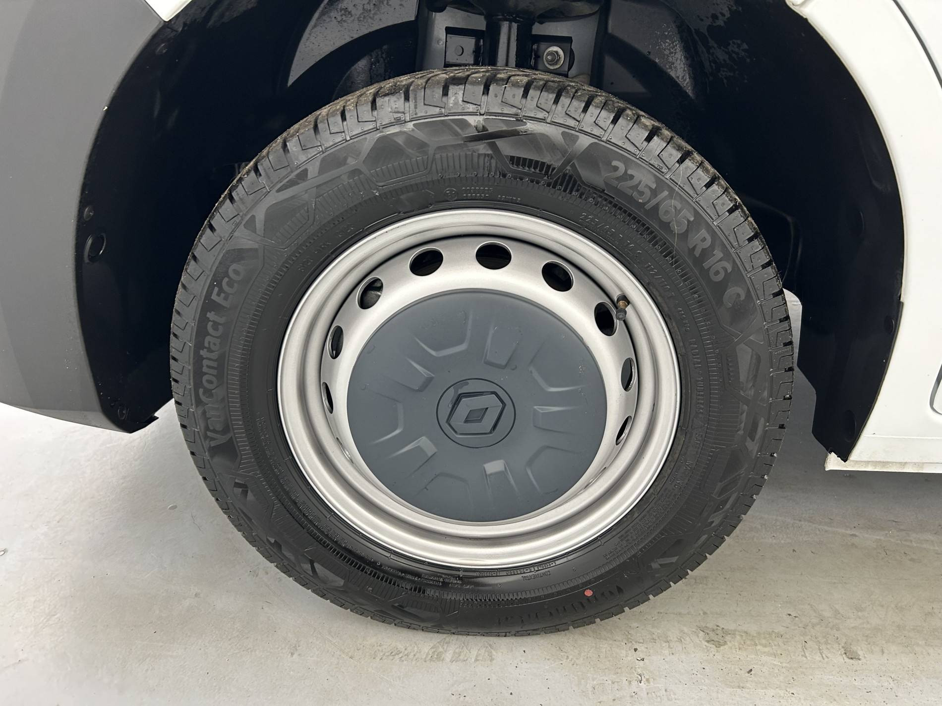 Vente en ligne Renault Master Fourgon MASTER FGN TRAC F3500 L2H2 BLUE DCI 135 au prix de 23 590 €