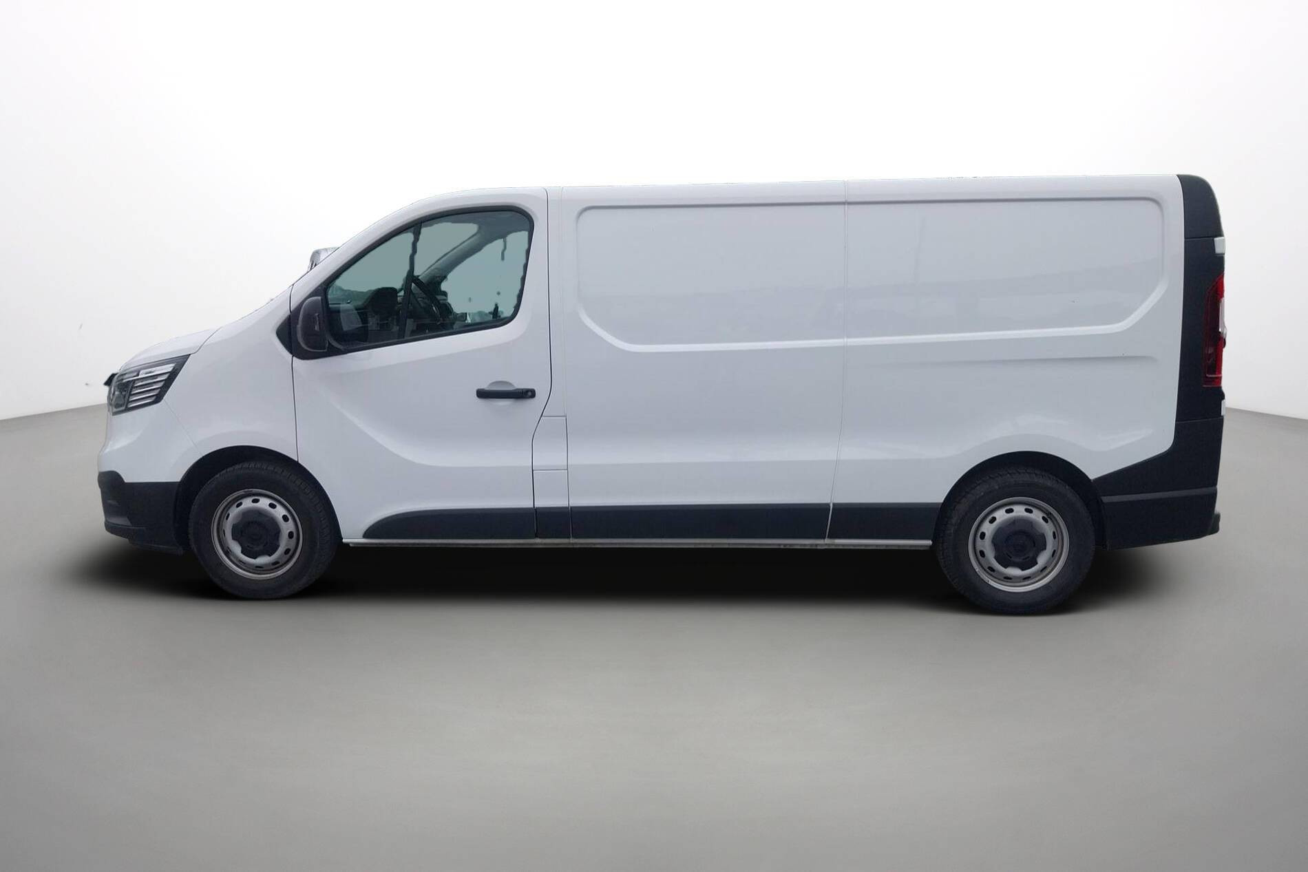 Vente en ligne Renault Trafic 3 Fourgon TRAFIC FGN L2H1 3000 KG BLUE DCI 130 au prix de 22 990 €