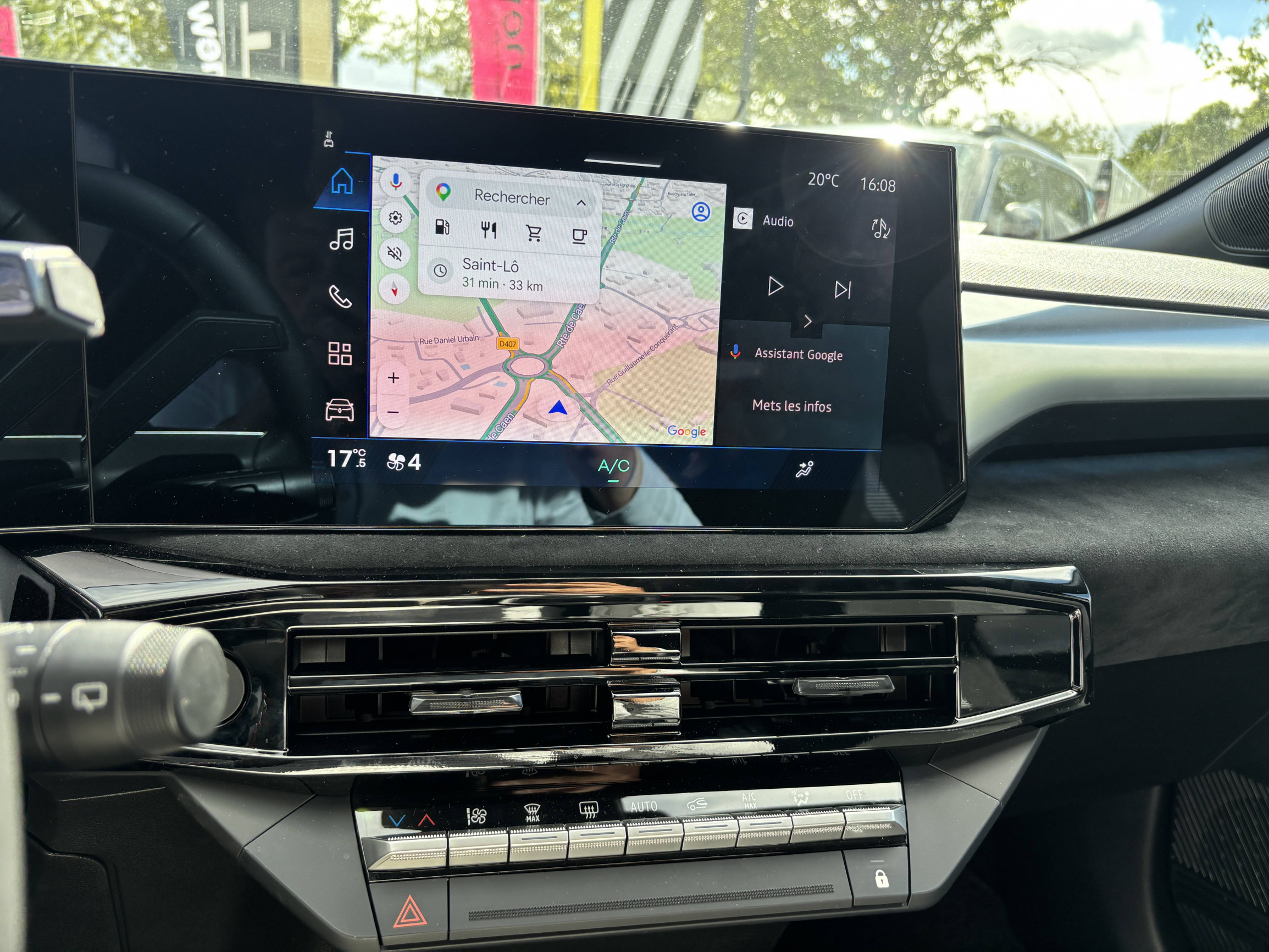 Vente en ligne Renault Clio 6 Clio E-Tech full hybrid 160 ch au prix de 29 490 €