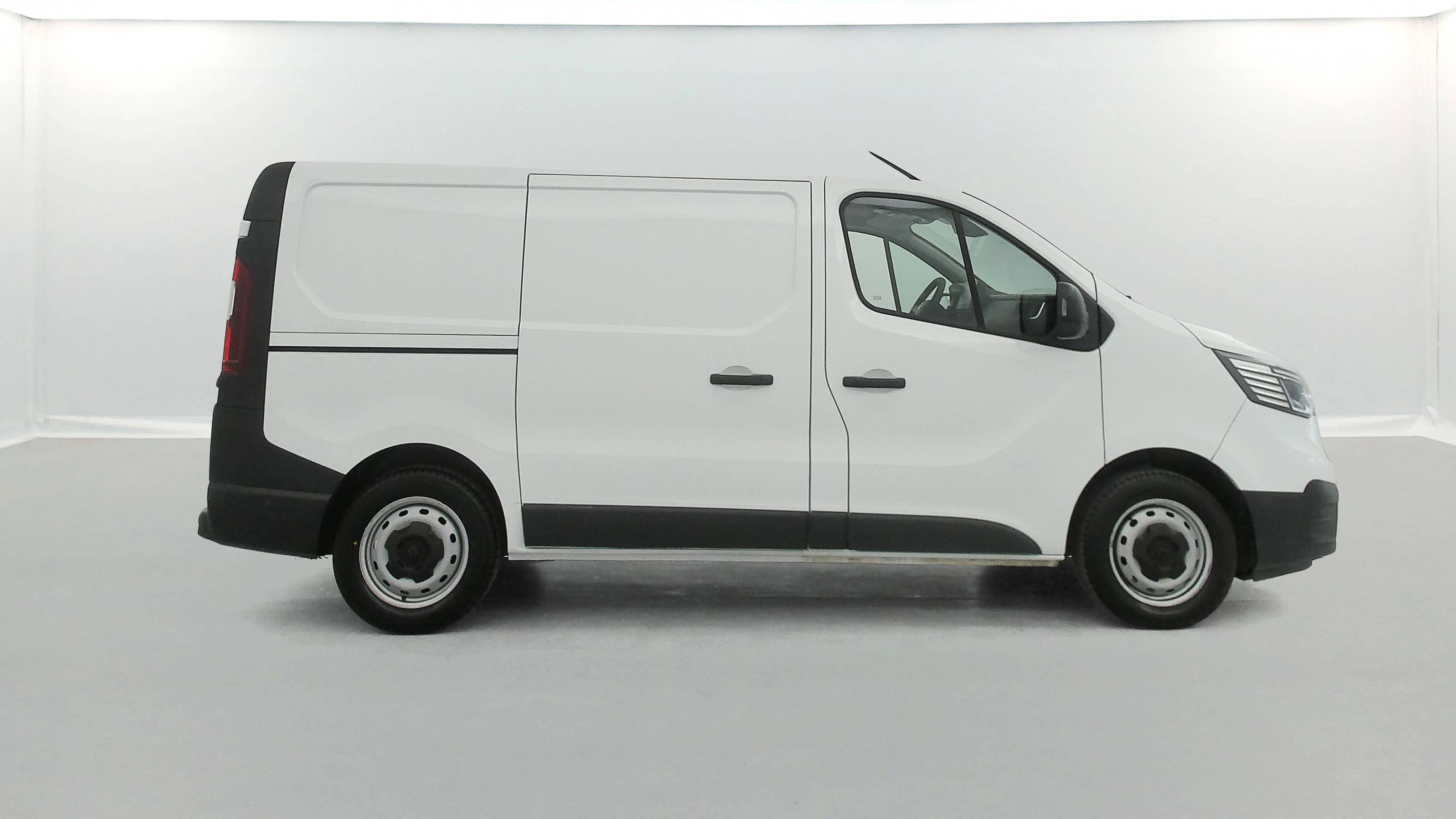 Vente en ligne Renault Trafic 3 Fourgon TRAFIC FGN L1H1 2800 KG BLUE DCI 130 au prix de 19 490 €