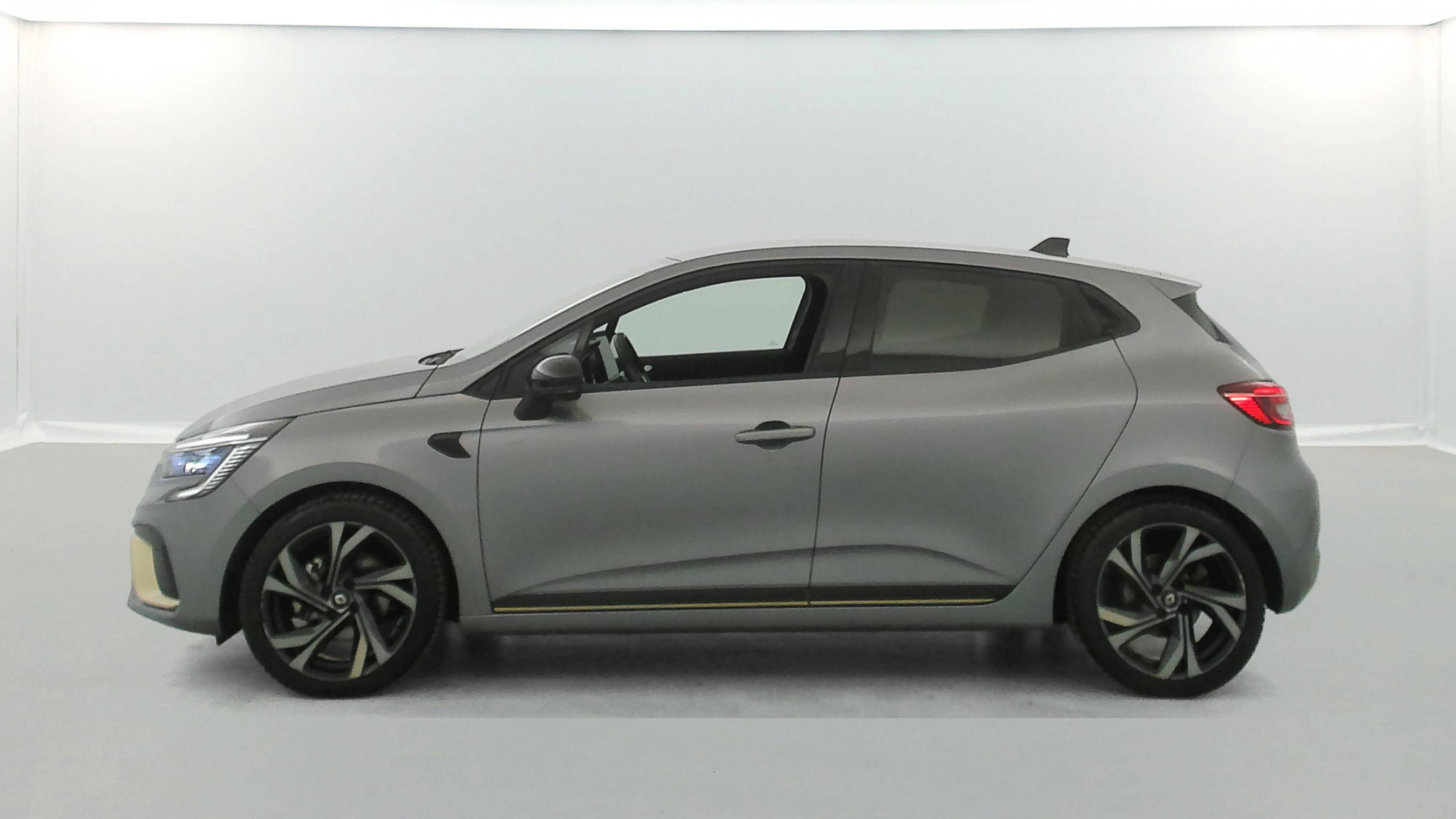 Vente en ligne Renault Clio 5 Clio E-Tech hybride 145 au prix de 19 609 €