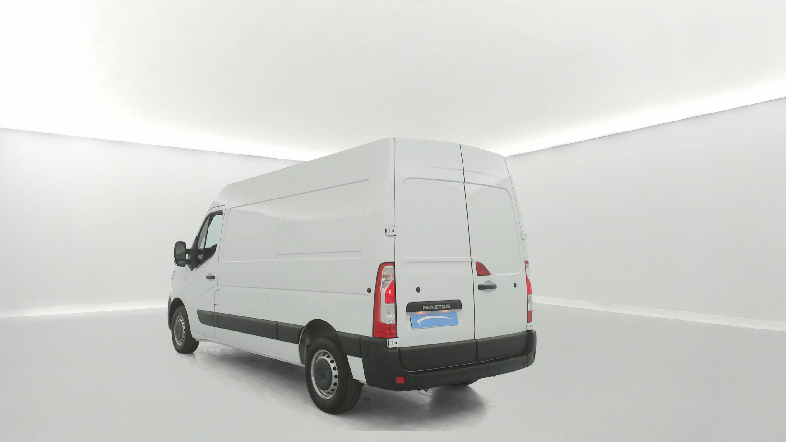 Vente en ligne Renault Master Fourgon MASTER FGN TRAC F3500 L2H2 BLUE DCI 135 au prix de 23 790 €