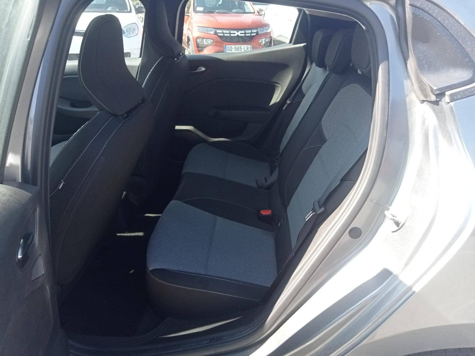 Vente en ligne Renault Clio 5 Clio E-Tech full hybrid 145 au prix de 16 390 €
