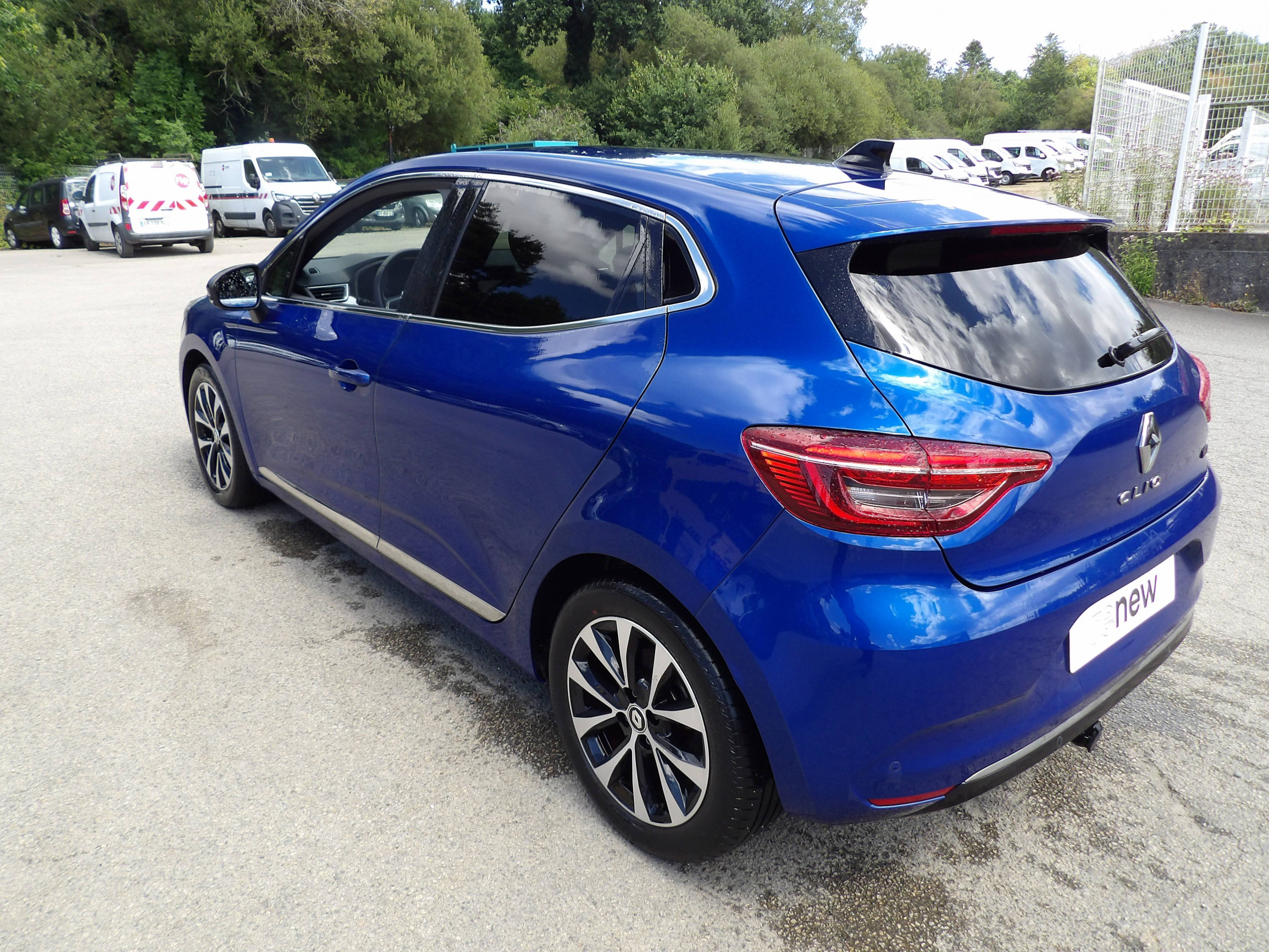 Vente en ligne Renault Clio 5 Clio E-Tech full hybrid 145 au prix de 18 999 €