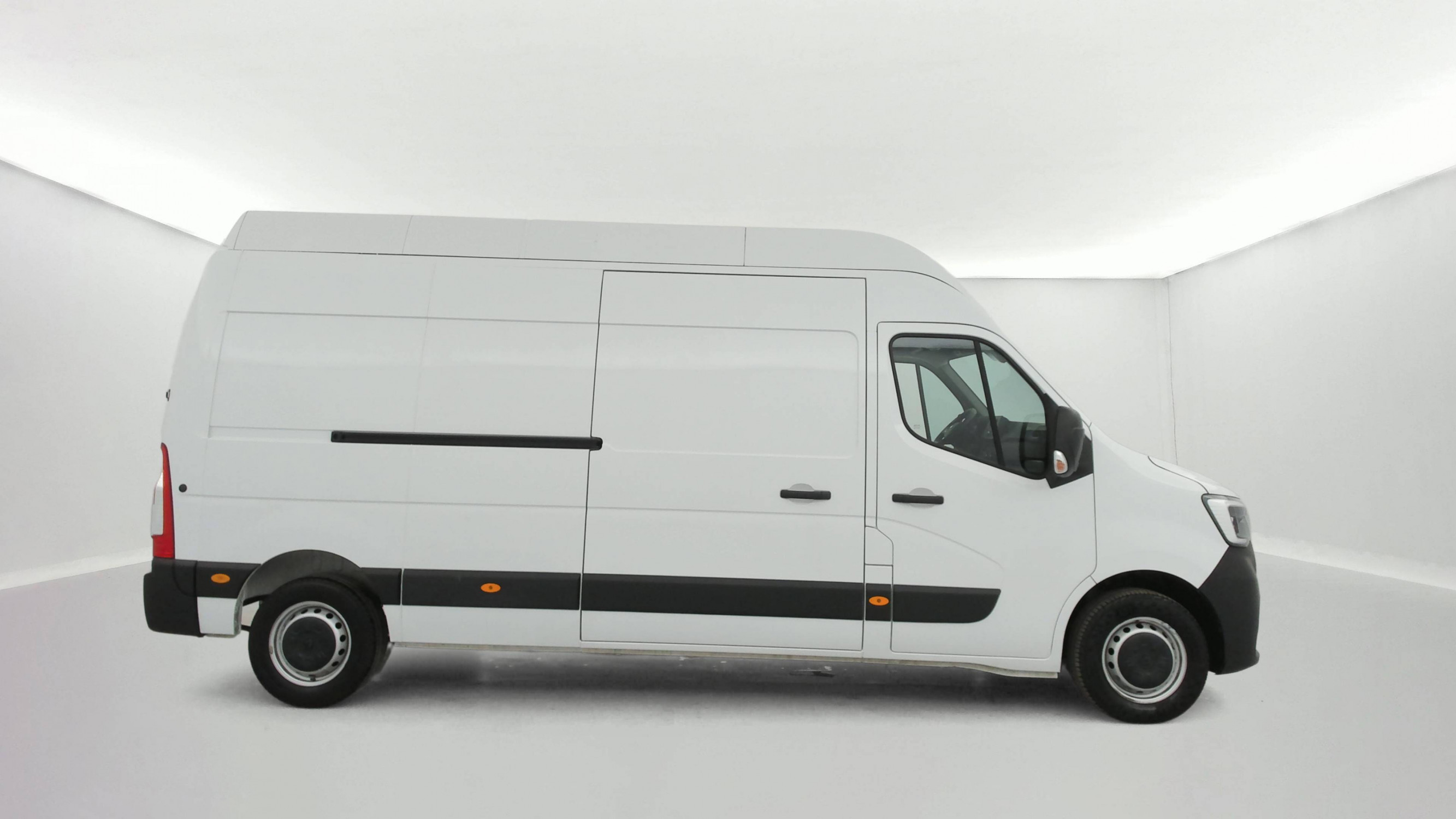 Vente en ligne Renault Master Fourgon MASTER FGN TRAC F3500 L3H3 BLUE DCI 135 au prix de 27 990 €