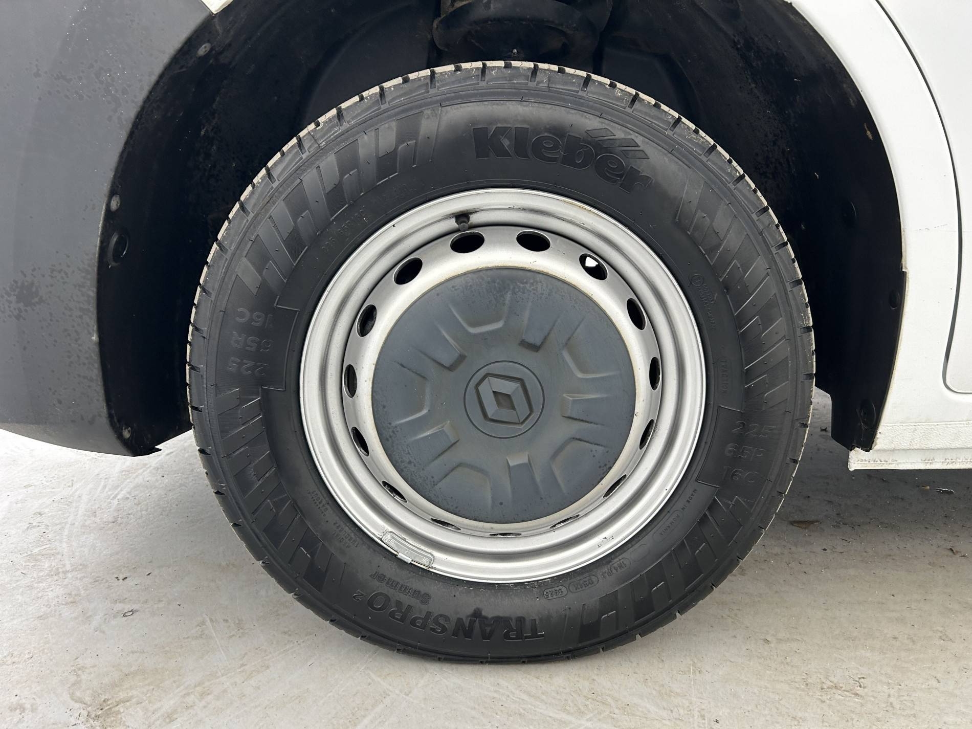 Vente en ligne Renault Master Fourgon MASTER CA TRAC F3300 L2H2 BLUE DCI 135 au prix de 23 790 €