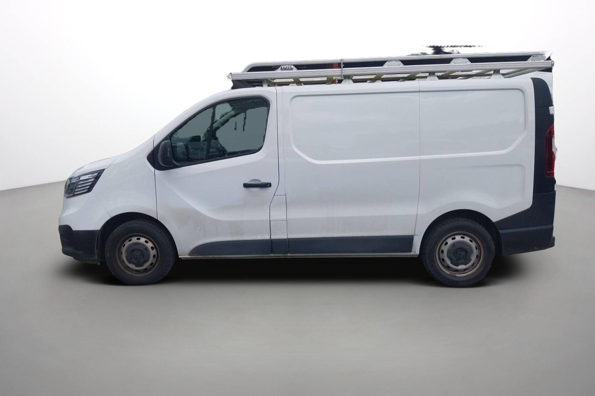 Vente en ligne Renault Trafic 3 Fourgon TRAFIC FGN L1H1 2800 KG BLUE DCI 110 au prix de 21 590 €