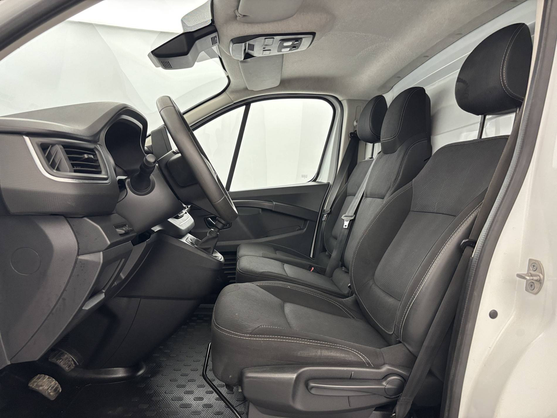 Vente en ligne Renault Trafic 3 Fourgon TRAFIC FGN L2H1 3000 KG BLUE DCI 130 au prix de 22 490 €