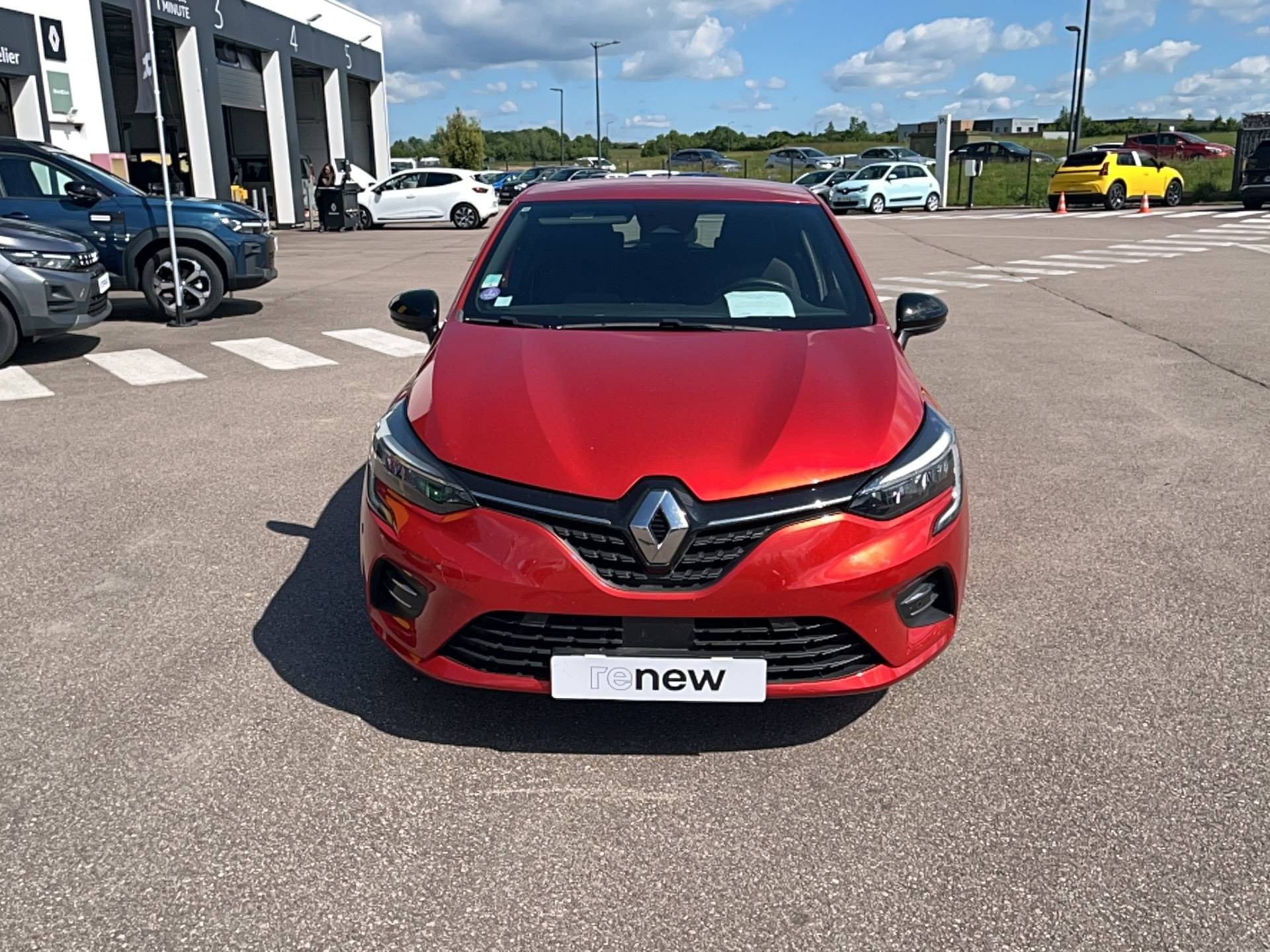 Vente en ligne Renault Clio 5 Clio E-Tech 140 - 21N au prix de 15 991 €