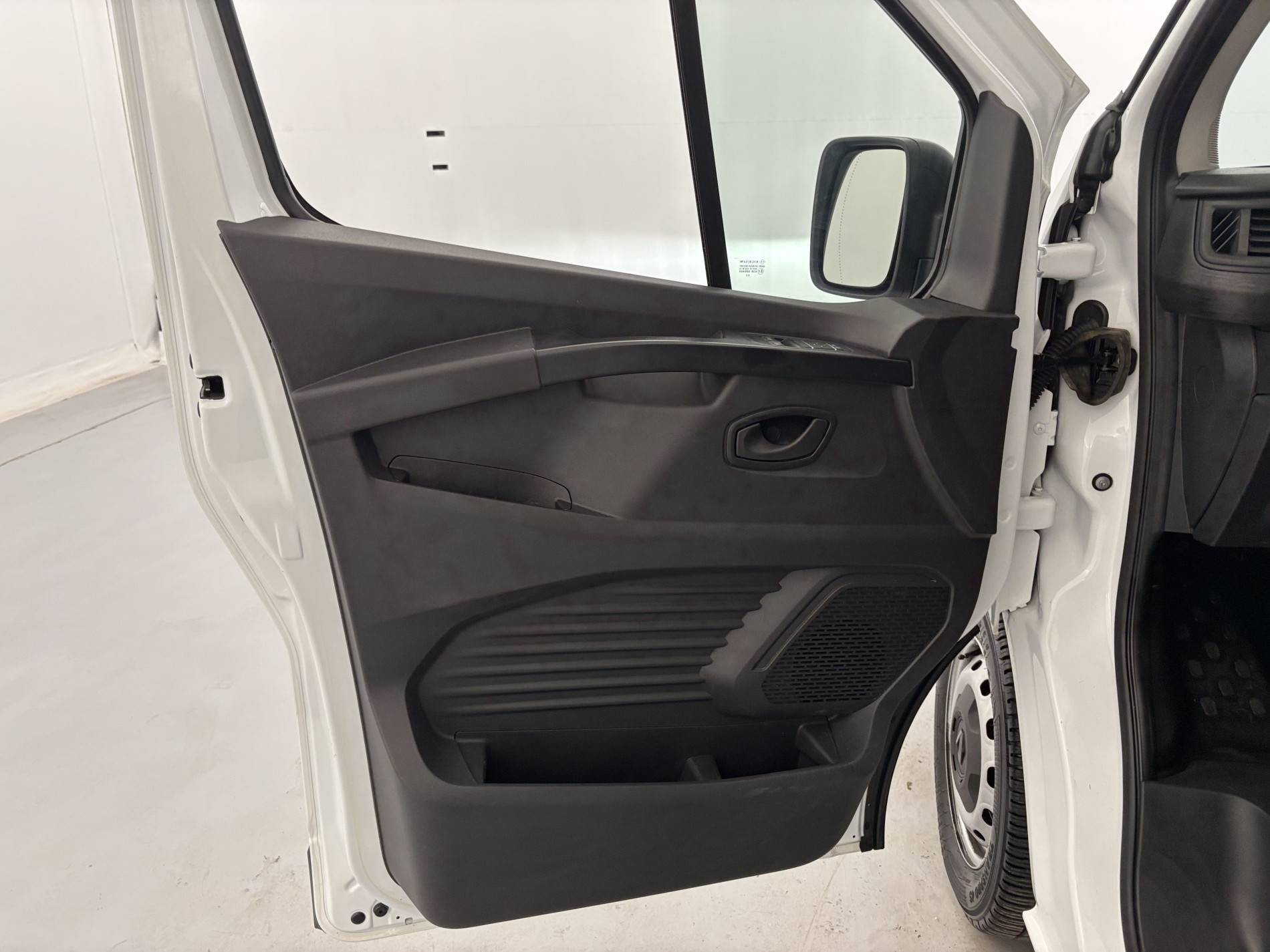 Vente en ligne Renault Trafic 3 Fourgon TRAFIC FGN L1H1 2800 KG BLUE DCI 110 au prix de 20 490 €