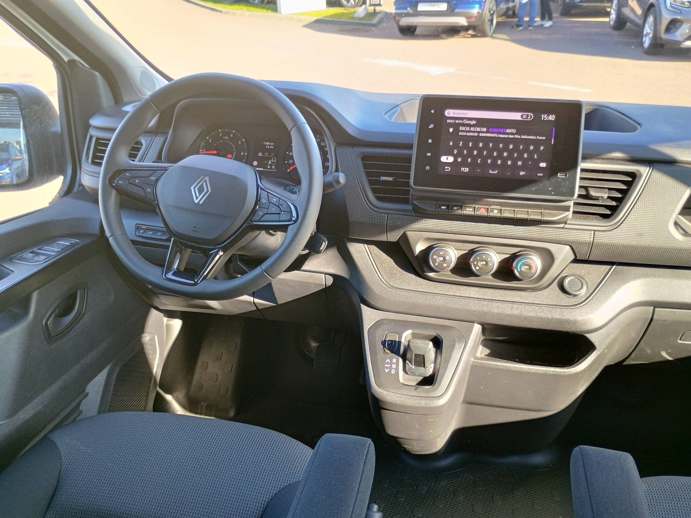 Vente en ligne Renault Trafic Cabine Approfondie TRAFIC CA L2H1 3T BLUE DCI 150 AUTO au prix de 35 990 €