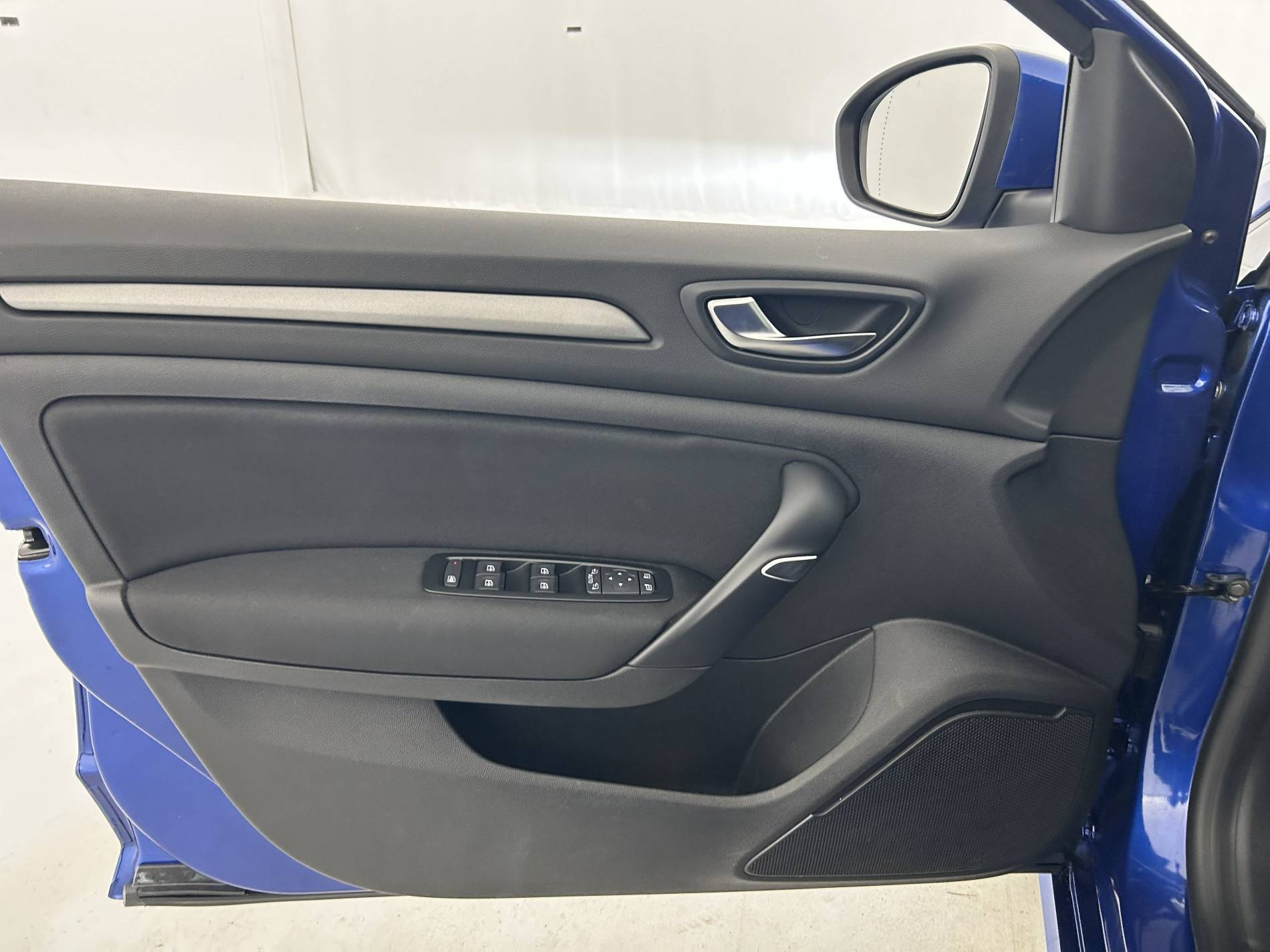 Vente en ligne Renault Megane 4  Blue dCi 115 au prix de 16 490 €